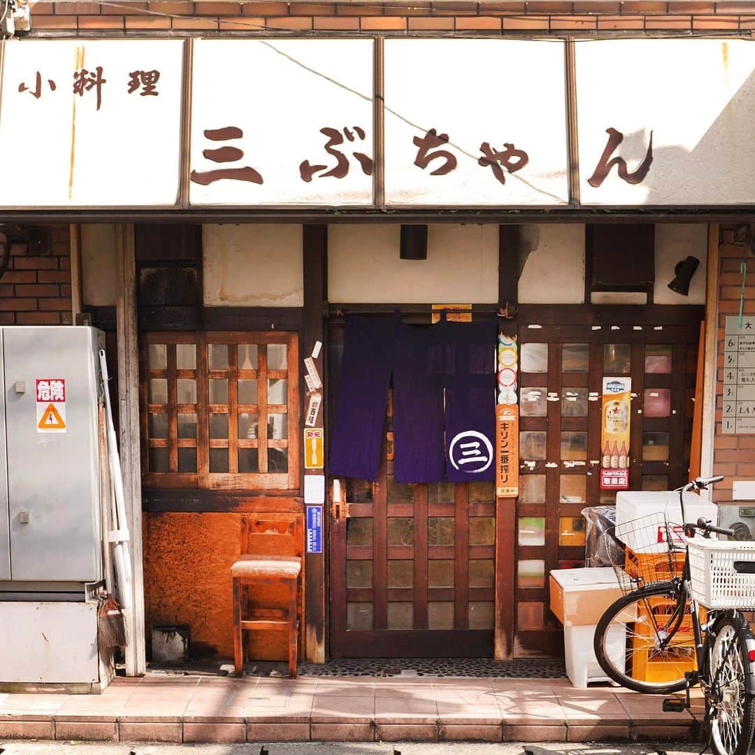 ワカコ酒さんのインスタグラム写真 - (ワカコ酒Instagram)「.  「ワカコ酒 Season7」 第9夜「有休の散歩酒」  ■お店情報🍽 浦安にある『三ぶちゃん』さん。 店名の由来は、先代の名前からという歴史あるお店で、 東京の魚河岸で仕入れた数々の魚介が堪能できます。 居酒屋メニューも豊富で、昭和酒場の雰囲気が味わえるお店です。 ワカコもいただいたマグロの希少部位を食べにきてみてはいかがですか？  ■お酒情報🍶 新潟県　諸橋酒造　越乃景虎　本醸造  第10夜は9月4日(月)深夜24時から BSテレ東で放送📺 Leminoでは1週間先行配信✨ 第1夜～第3夜＋最新話はTVer、 ネットもテレ東で見逃し配信中📱  #ワカコ酒 #武田梨奈  #浦安 #マグロ #wakakozake #와카코와술 #和歌子酒 #ひとり飲み #呑兵衛 #ぷしゅー」9月1日 19時57分 - wakakozake_tv