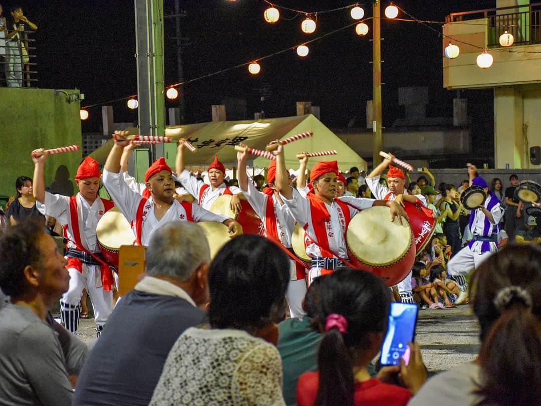 Be.okinawaさんのインスタグラム写真 - (Be.okinawaInstagram)「Eisa is a traditional performing art unique to Okinawa passed down through generations in each community🥁  Eisa's performers usually consist of local youth associations and during obon, you will get to see chanting dancers joined by drum and stringed instrument players parading through the streets and neighborhood with their own distinct style!  #japan #okinawa #visitokinawa #okinawajapan #discoverjapan #japantravel #okinawaobon #okinawaeisa #eisa #performing #art #performingart」9月1日 20時00分 - visitokinawajapan