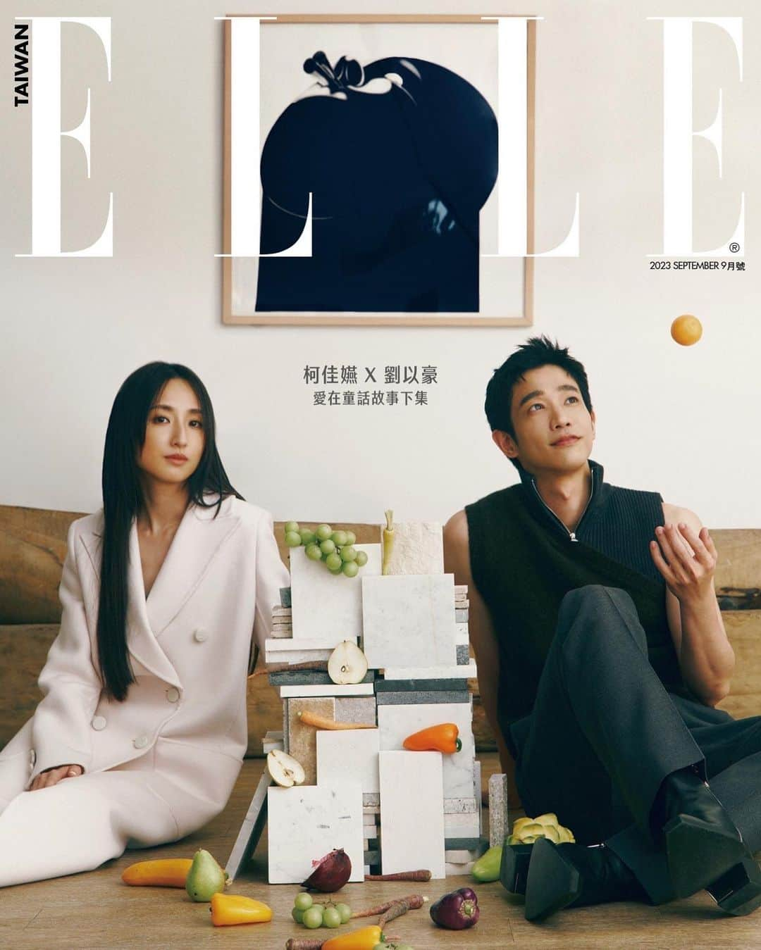 ジャスパー・リューのインスタグラム：「#ELLE封面大人物 #柯佳嬿 、 #劉以豪   五光十色的演藝圈，性格不溫不火的柯佳嬿與劉以豪顯得格外地低調不張揚，卸下角色身分，偶爾在社群上分享樸實無華的日常，恬淡的生活好似擁有自己的時區，不受外界打擾。緣分讓相像的兩人在影集《 #童話故事下集》相識， 在悠然自適的年歲，終於邂逅彼此。  👉🏻追蹤 @elletaiwan 看完整專訪  EDITOR IN CHIEF_KAYT HSUEH PROJECT DIRECTOR_DOMINIQUE CHIANG PHOTOGRAPHER _ KUO HUAN KAO ART DIRECTOR & STYLIST_QUENTI LU  MAKEUP_ 陳佳惠(柯佳嬿)、ARA WU AT SO.EASY STUDIO(劉以豪) HAIR_AMBER AT 80S (柯佳嬿)、雲昌隆(劉以豪)  TEXT_ALLISON CHEN  #ELLETAIWAN #ELLE時尚圈 #ELLE娛樂圈 #Fendi #FendiFW23 @fendi @alicekochiayen @ryu19860812」