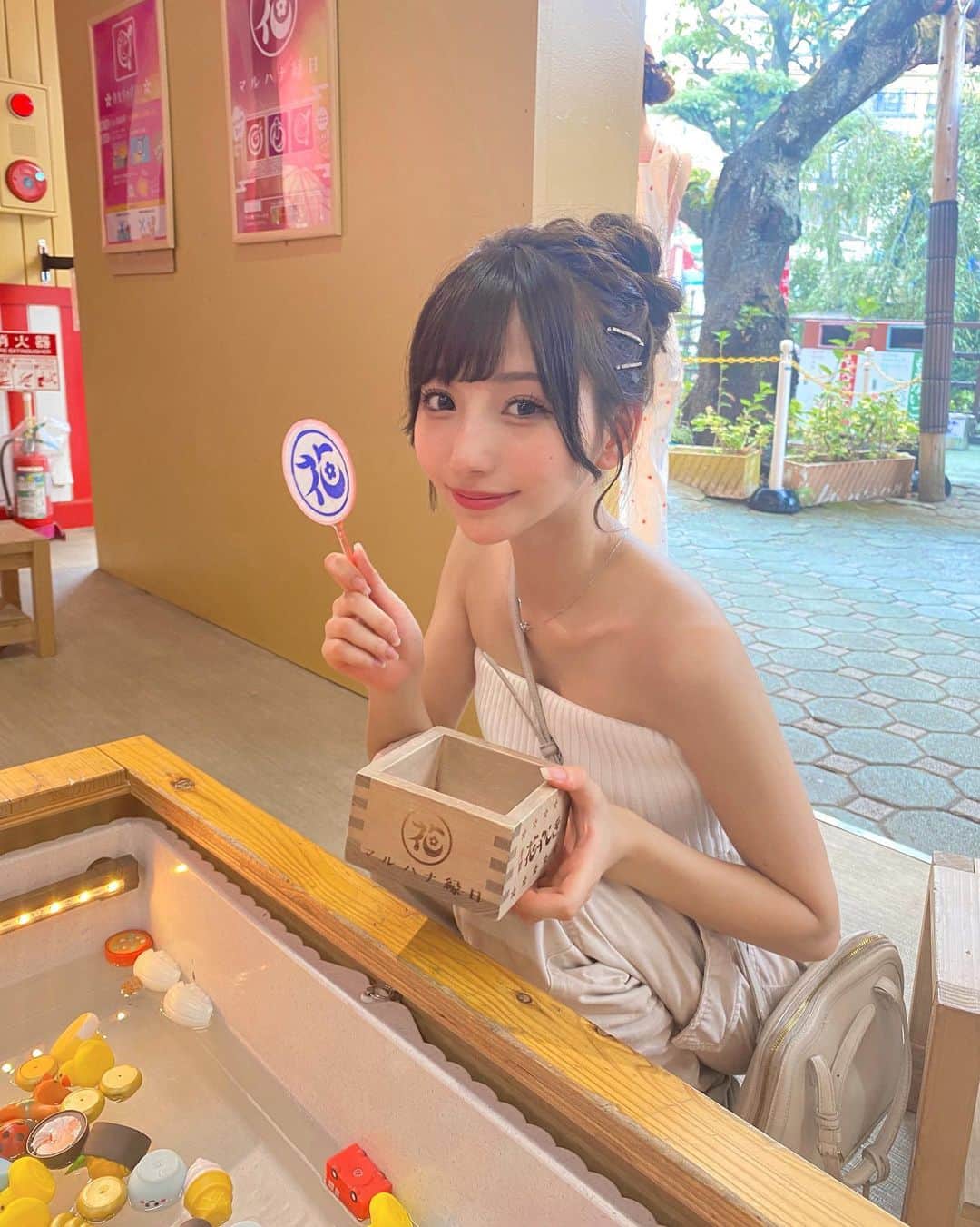 のインスタグラム：「人形すくいド下手くそすぎてすぐ破れたよ( ._.) リベンジしたい🥺⚡️」