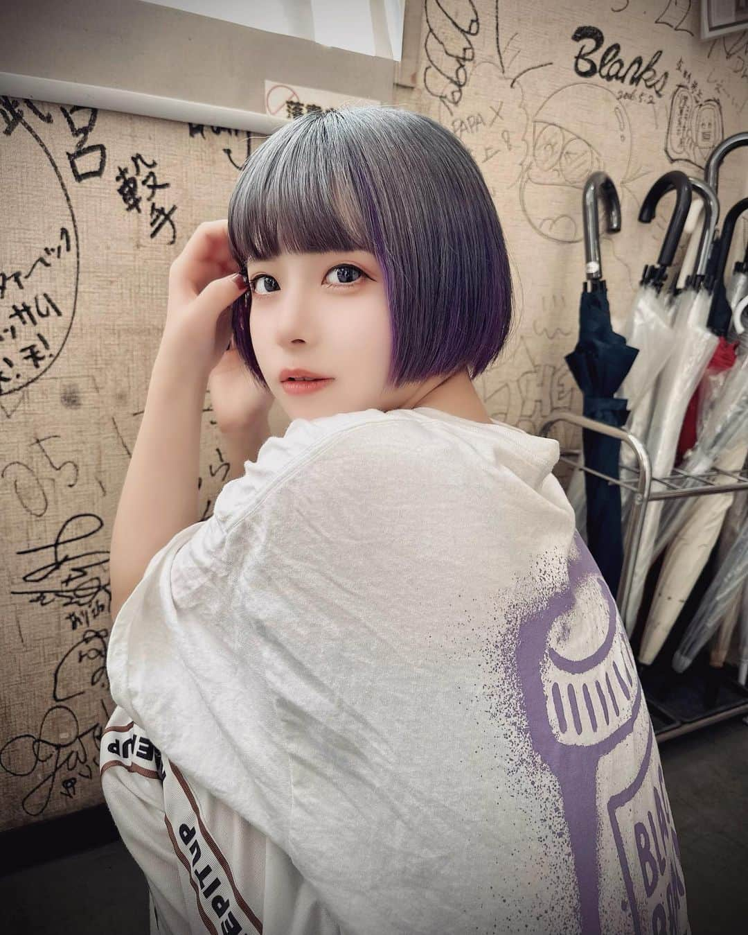 小山星奈さんのインスタグラム写真 - (小山星奈Instagram)「『見返り美人？』  ‎🤍 💜 ‎🤍 💜 ‎🤍   #ショートヘア  #ショートボブ」9月1日 20時09分 - sena_pimms