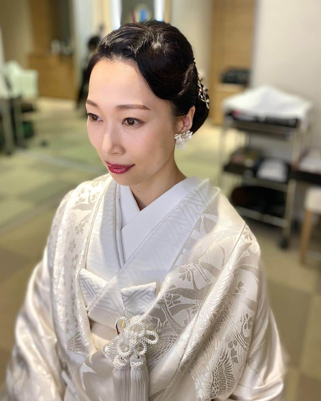 海隼人（有馬佐織）さんのインスタグラム写真 - (海隼人（有馬佐織）Instagram)「続きまだありました🌙 フィンガーウェーブも、🎥動画を撮って頂いたのでup🤍  #匠の技#フィンガーウェーブ #綿帽子#オリエンタル #和装モデル #model#記録 #簪#イヤリング #kimono#japan #和装#白無垢 #打掛#着物 #和婚 #photography #2023#august  #前撮り#前撮り撮影 #フォトウェディング #wedding#bridal #weddingphotography  #卒花#プレ花嫁 #宝塚og#元宝塚 #海隼人」9月1日 20時14分 - saorimahalo