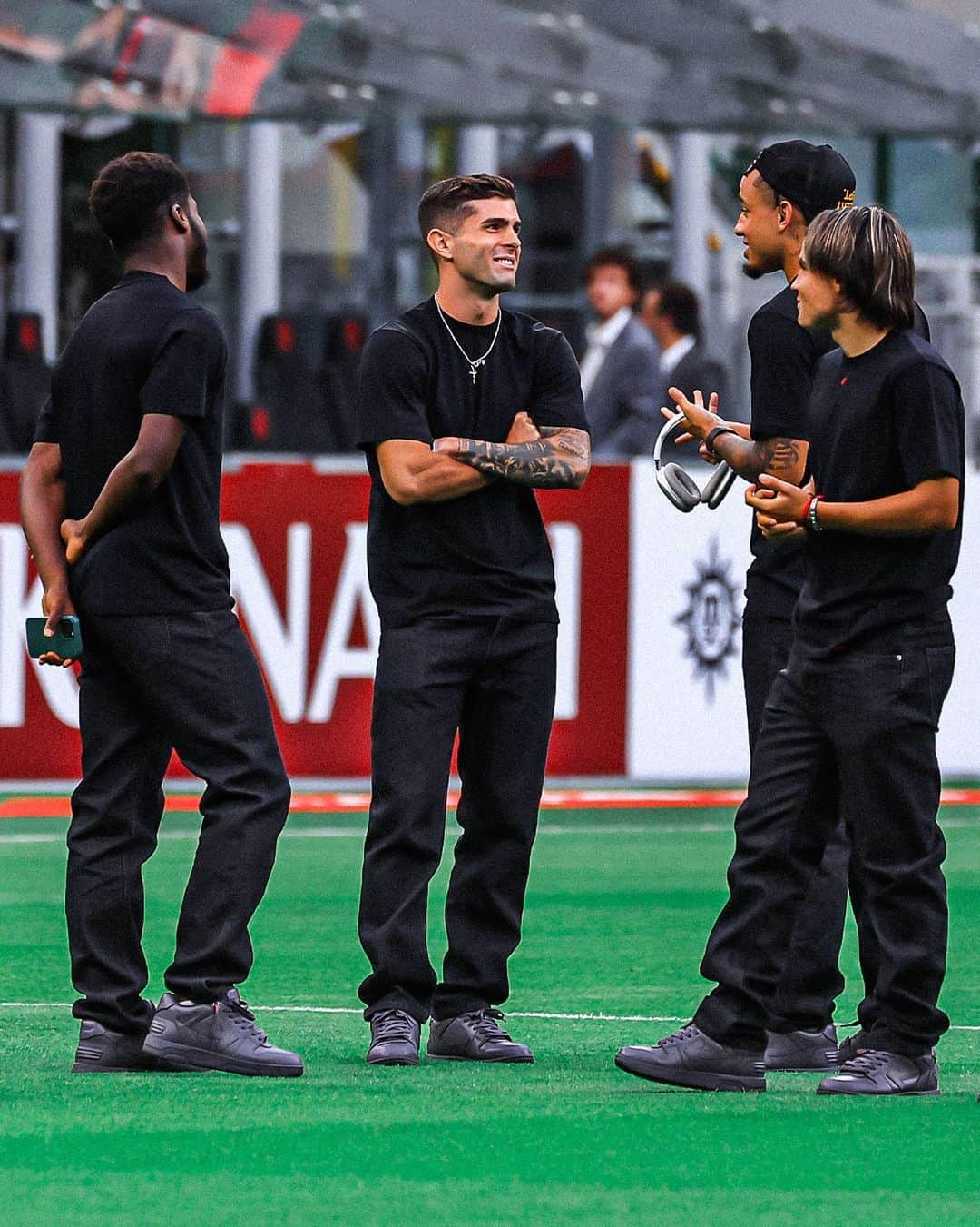 OFF-WHITE C/O VIRGIL ABLOHのインスタグラム：「[found image] @acmilan players wearing Off-White™ customized looks at the San Siro Stadium in Milan, Italy」