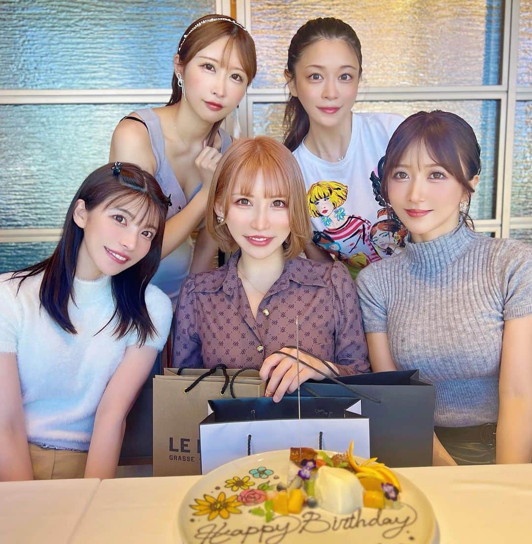 大槻ひびきのインスタグラム：「ちょっぴり早めの ヒナちゃんお誕生日ランチ🥰🎂 おめでとう🧡 お祝いできて嬉しいな🌸 誕生日プレートも可愛い✨ また遊んでね☺️」