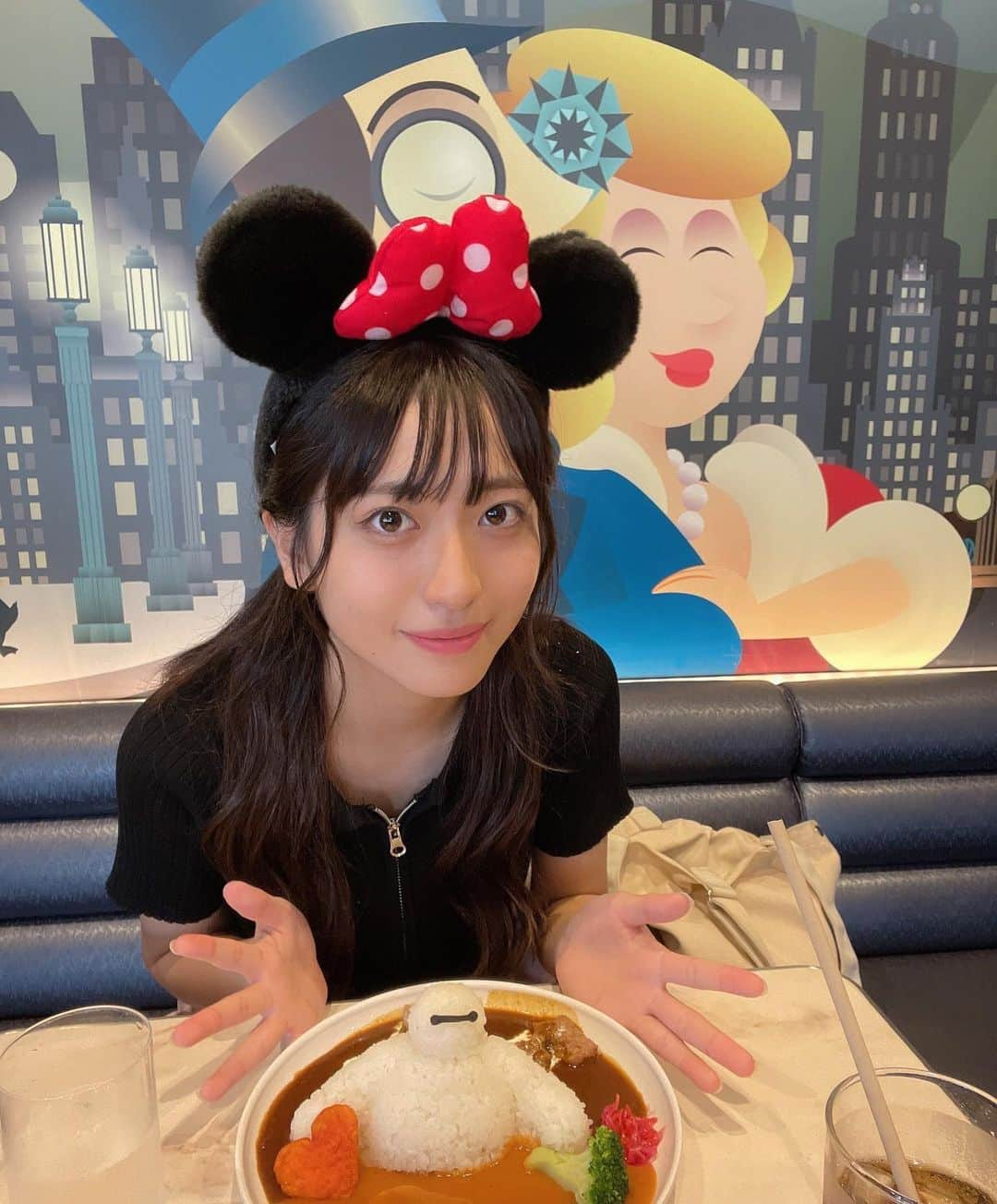 石井美凪のインスタグラム：「この前Disneylandに行ってきました👧🏻  このカレーライスずっと食べたかったやつ!!   #Disneyland #Disney #ディズニーランド #ディズニー #jk #sjk  #sjkブランド  #sjkの素敵な思い出  #jkブランド  #jkの素敵な思い出  #instagood  #instafashion  #fashion  #ライジングプロダクション #石井美凪」