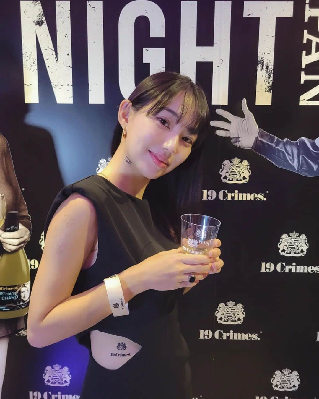 保坂玲奈さんのインスタグラム写真 - (保坂玲奈Instagram)「日本初上陸「19 Crimes」ワインの体験会へ🍷  スヌープ・ドッグとコラボしていて、 「ワインはこうあるべき」という堅苦しい常識やルールを無視したブランドコンセントがすき💭 どんなシチュエーションにも飲めそうです。  白も好きなんだけど、赤がとても美味しかったから また飲みたいな🖤  ＠twe_japan  #19Crimes#19CrimesNight#19クライムズ#PR#ワイン#ワイン好き#⾚ワイン#⽩ワイン#19Crimeswine #wine#snoopdog#スヌープドッグ ※お酒は20歳になってから」9月1日 20時28分 - __renao_0707