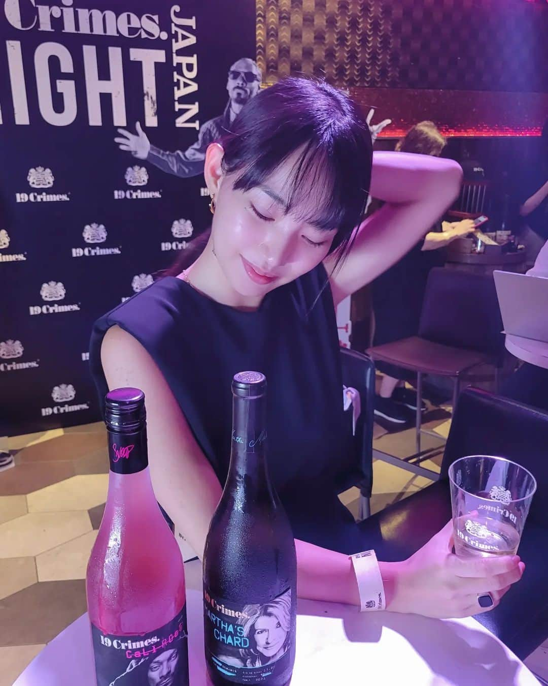 保坂玲奈さんのインスタグラム写真 - (保坂玲奈Instagram)「日本初上陸「19 Crimes」ワインの体験会へ🍷  スヌープ・ドッグとコラボしていて、 「ワインはこうあるべき」という堅苦しい常識やルールを無視したブランドコンセントがすき💭 どんなシチュエーションにも飲めそうです。  白も好きなんだけど、赤がとても美味しかったから また飲みたいな🖤  ＠twe_japan  #19Crimes#19CrimesNight#19クライムズ#PR#ワイン#ワイン好き#⾚ワイン#⽩ワイン#19Crimeswine #wine#snoopdog#スヌープドッグ ※お酒は20歳になってから」9月1日 20時28分 - __renao_0707