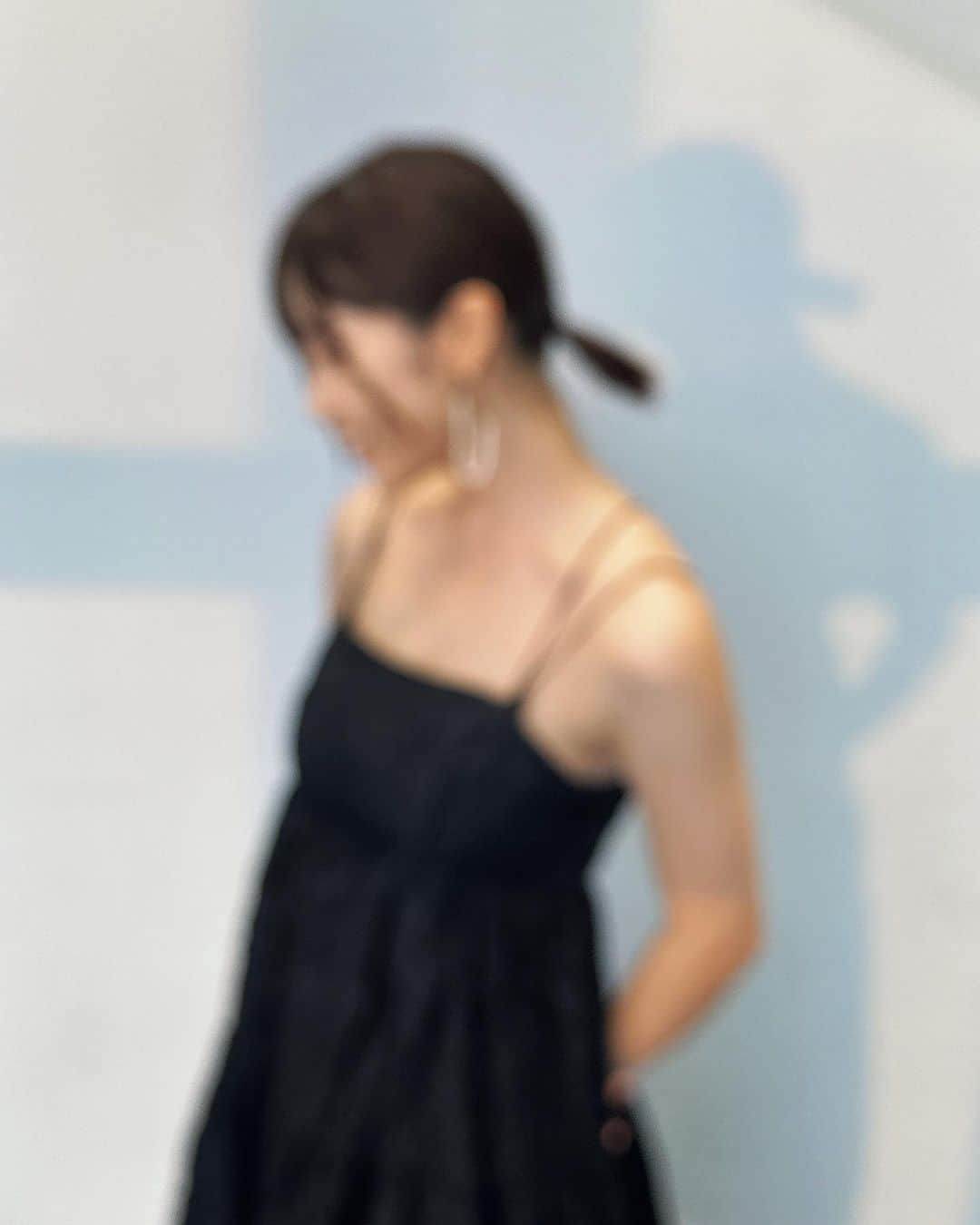 伊織いおさんのインスタグラム写真 - (伊織いおInstagram)「姉がたくさん撮ってくれた🖤  実は髪伸ばし中 . . . . #ショートボブ #黒ワンピース #furfur #私服 #グラドル #夏コーデ  #좋아#셀#팔로우#오오티디#instagood#instadaily#me#攝影#旅遊攝影」9月1日 20時28分 - iocos69