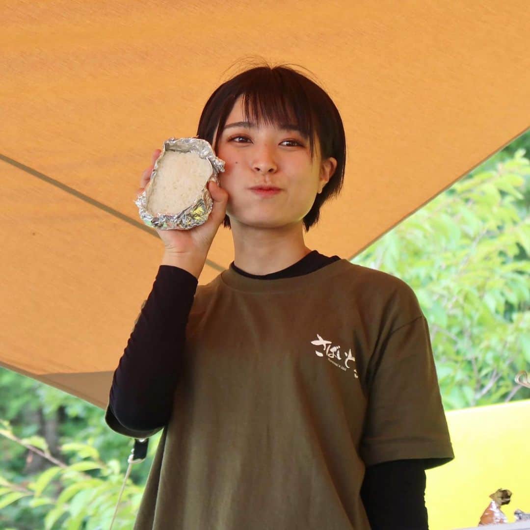 かほなんのインスタグラム：「こんばんは！ #防災士 かほなんです！🫡  本日9/1は #防災の日 この機会に備蓄品の見直しや避難場所の再確認をしておきましょう〜！！👊  あと、災害伝言ダイヤル(171)が試せるよー！(年に数回試せるチャンスがあります！) 使い方は「災害伝言ダイヤル」で検索🙆‍♀️ 通話が繋がりにくくなった時の強い味方！ 「171」に電話すると始まります！ 是非お試しを！📱✨  防災について見直すチャンス👍 皆さま、ご安全に！🫡  (写真は先日の防災&キャンプなテイストのトークショー🫡)  #防災 #さばいどる #かほなん」