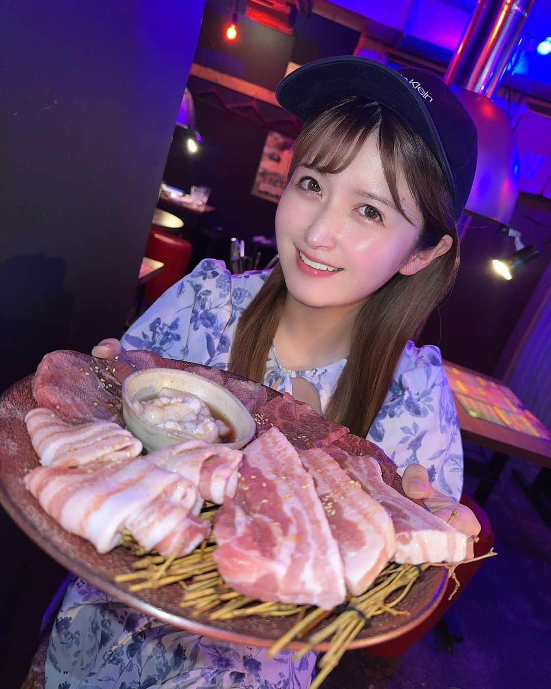 佐倉みきのインスタグラム：「新大久保で韓国料理食べてきたよ〜 牛タンがとにかく美味しくて また絶対行くと決めた、、🥺💞  PR @kogida29_okubo #新大久保ランチ #新大久保韓国料理 #新大久保食べ歩き #新大久保コリアンタウン #新大久保サムギョプサル #新大久保グルメ #新宿デート #コギダ29」