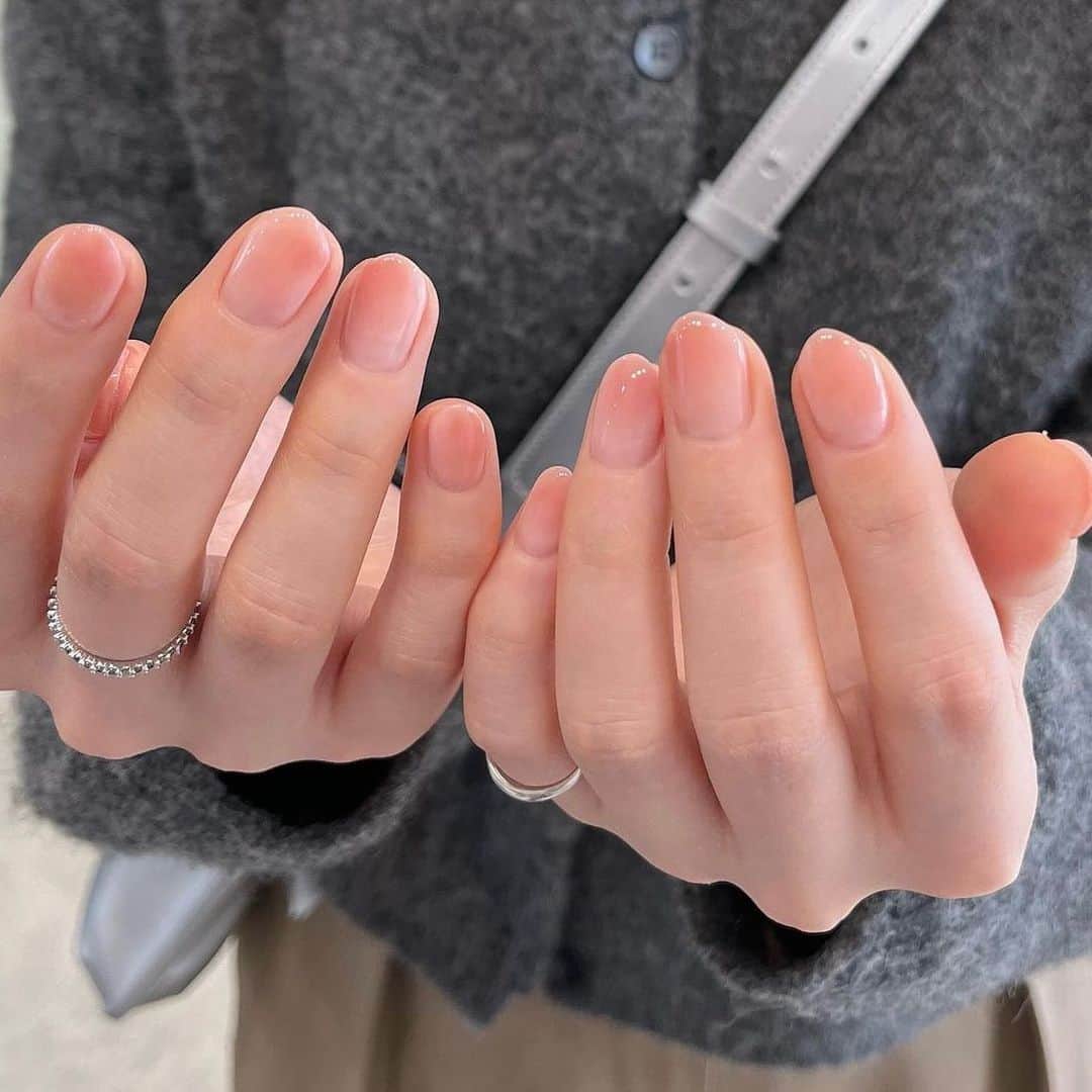 ELLE JAPANさんのインスタグラム写真 - (ELLE JAPANInstagram)「【桃ネイル🍑】 淡いベージュとピンクのランダムなグラデーションで作る人気の桃ネイルは、リアルに桃が美味しい初秋の季節はなんだか余計に魅力的😋🧡 淡い品種から赤みのあるタイプまで、みずみずしくジューシーなピーチの果肉や皮を巧みに描いたデザインを参考に、みんなも好みの桃を描いてみては？🍑✨  #regram from @nail.nuha @nailbin_ @samtist_nail @muffin_nail @nail__mooi @nail_salondej @naillee.sg @_mini.nail_ @onuweol.nail   #ellebeauty #ellejapan #nails #manicure #naildesigns #artnails #nailsoftheday #notd #peachnails #fruitnails #juicynails #pinknails #gradationnails #autumnnails #nailart #nailtrend #桃ネイル #秋ネイル #ネイルトレンド #복숭아네일」9月1日 20時42分 - ellejapan_beauty