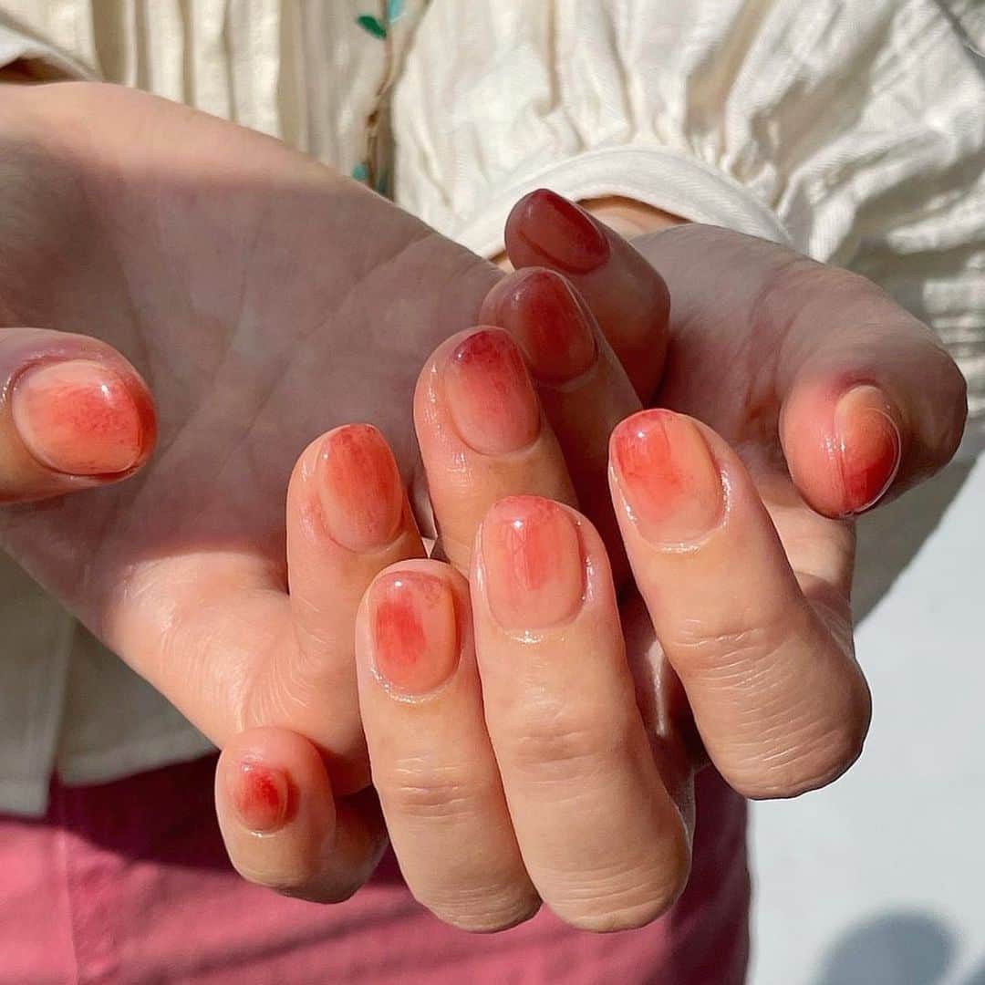 ELLE JAPANさんのインスタグラム写真 - (ELLE JAPANInstagram)「【桃ネイル🍑】 淡いベージュとピンクのランダムなグラデーションで作る人気の桃ネイルは、リアルに桃が美味しい初秋の季節はなんだか余計に魅力的😋🧡 淡い品種から赤みのあるタイプまで、みずみずしくジューシーなピーチの果肉や皮を巧みに描いたデザインを参考に、みんなも好みの桃を描いてみては？🍑✨  #regram from @nail.nuha @nailbin_ @samtist_nail @muffin_nail @nail__mooi @nail_salondej @naillee.sg @_mini.nail_ @onuweol.nail   #ellebeauty #ellejapan #nails #manicure #naildesigns #artnails #nailsoftheday #notd #peachnails #fruitnails #juicynails #pinknails #gradationnails #autumnnails #nailart #nailtrend #桃ネイル #秋ネイル #ネイルトレンド #복숭아네일」9月1日 20時42分 - ellejapan_beauty
