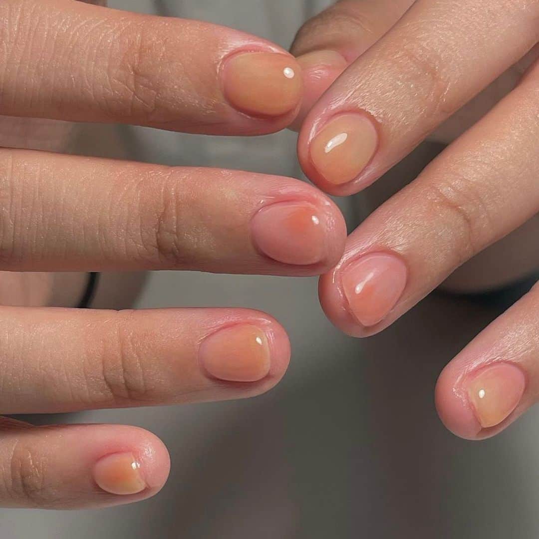 ELLE JAPANさんのインスタグラム写真 - (ELLE JAPANInstagram)「【桃ネイル🍑】 淡いベージュとピンクのランダムなグラデーションで作る人気の桃ネイルは、リアルに桃が美味しい初秋の季節はなんだか余計に魅力的😋🧡 淡い品種から赤みのあるタイプまで、みずみずしくジューシーなピーチの果肉や皮を巧みに描いたデザインを参考に、みんなも好みの桃を描いてみては？🍑✨  #regram from @nail.nuha @nailbin_ @samtist_nail @muffin_nail @nail__mooi @nail_salondej @naillee.sg @_mini.nail_ @onuweol.nail   #ellebeauty #ellejapan #nails #manicure #naildesigns #artnails #nailsoftheday #notd #peachnails #fruitnails #juicynails #pinknails #gradationnails #autumnnails #nailart #nailtrend #桃ネイル #秋ネイル #ネイルトレンド #복숭아네일」9月1日 20時42分 - ellejapan_beauty