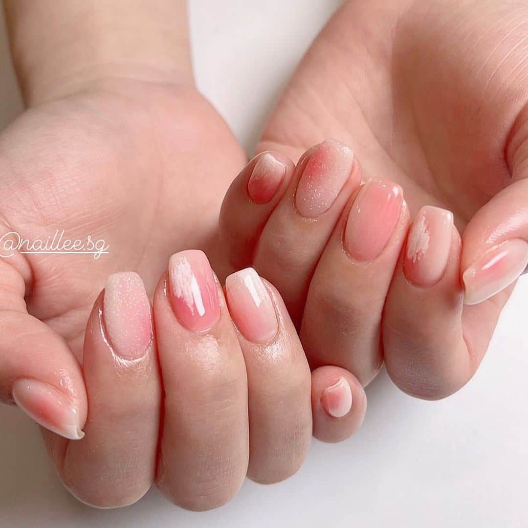 ELLE JAPANさんのインスタグラム写真 - (ELLE JAPANInstagram)「【桃ネイル🍑】 淡いベージュとピンクのランダムなグラデーションで作る人気の桃ネイルは、リアルに桃が美味しい初秋の季節はなんだか余計に魅力的😋🧡 淡い品種から赤みのあるタイプまで、みずみずしくジューシーなピーチの果肉や皮を巧みに描いたデザインを参考に、みんなも好みの桃を描いてみては？🍑✨  #regram from @nail.nuha @nailbin_ @samtist_nail @muffin_nail @nail__mooi @nail_salondej @naillee.sg @_mini.nail_ @onuweol.nail   #ellebeauty #ellejapan #nails #manicure #naildesigns #artnails #nailsoftheday #notd #peachnails #fruitnails #juicynails #pinknails #gradationnails #autumnnails #nailart #nailtrend #桃ネイル #秋ネイル #ネイルトレンド #복숭아네일」9月1日 20時42分 - ellejapan_beauty