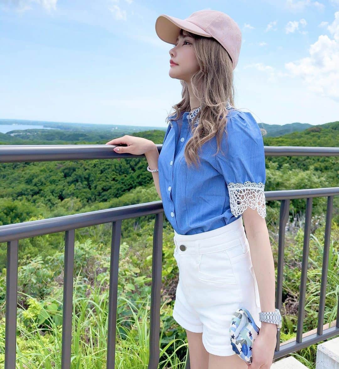 さとのんさんのインスタグラム写真 - (さとのんInstagram)「. 海女のテラス ❨アマノテラス❩  🐶と行けるところ嬉しい︎💕︎  リールだと見にくいって言われたから 投稿に残していく☺️  トップス▸▸▸ @graxia_official   ━━━━━━━━━━━━━━━  📍三重県鳥羽市国崎町3-3 鳥羽展望台 海女のテラス  定休日:水 9:30〜16:30  ━━━━━━━━━━━━━━━  #アマノテラス  #海女のテラス  #鳥羽展望台  #志摩カフェ  #三重カフェ  #153cmコーデ  #愛犬との暮らし」9月1日 20時43分 - satono_0110