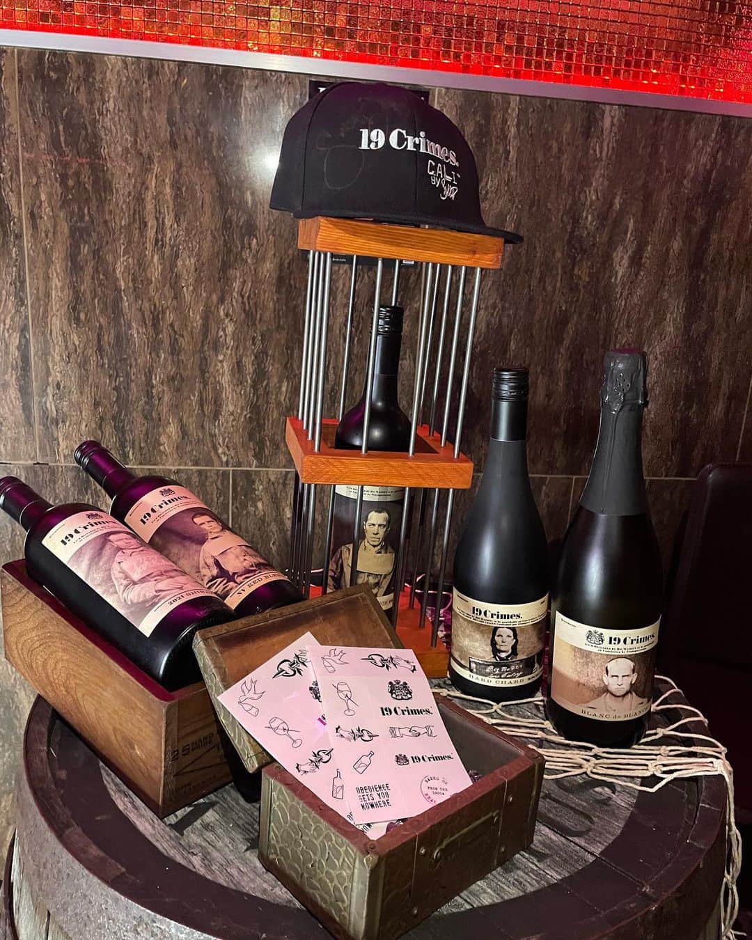 NAOPISさんのインスタグラム写真 - (NAOPISInstagram)「オーストラリア初の"常識破りのワイン"として名高い『19 Crimes.』(@twe_japan) (@19crimes)が日本に初上陸🔥🍷 ⁡ 上陸を記念でCLUB CAMELOTにて行われた 『19Crimes Night』にご招待いただいたので行ってまいりました🌃🍾 ⁡ 日本で第一弾はラッパーで有名なスヌープ・ドッグがコラボレーションした「19 Crimes Cali Red」❤️ ⁡ フルーティーな中にスモーキーさを感じつつ飲みやすいテイストで沢山飲まさせていただきました🥺💫✨ ⁡ 是非皆さんも要チェック✅ ⁡ (※お酒は20歳になってから) ⁡ #19Crimes #19CrimesNight #19クライムズ #PR」9月1日 20時43分 - naopisgram