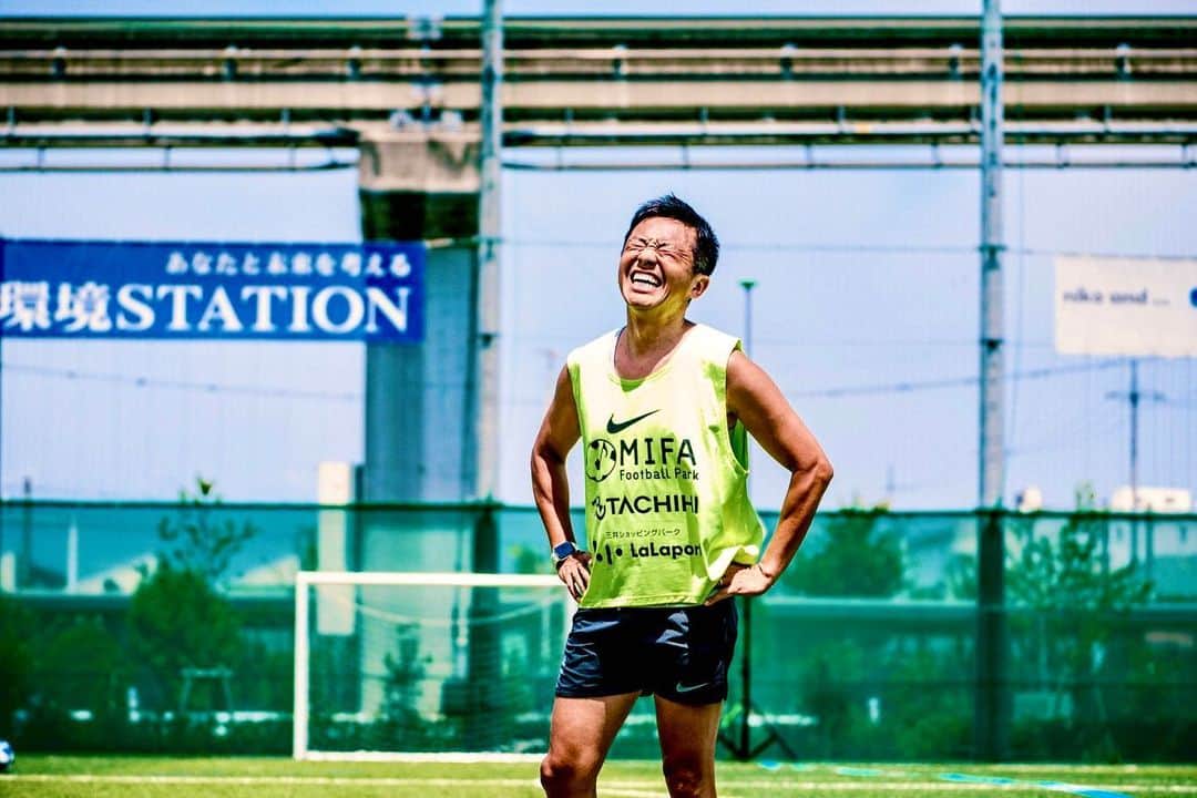 GAKU-MCさんのインスタグラム写真 - (GAKU-MCInstagram)「先日お知らせいたしました GAKU-FC サッカー合宿 in 長野県白馬村 に引き続きまして、GAKU-FC サッカー部創設への道の発表をいたしました。  音楽で繋がった者同士、ボールを蹴って汗を流したら最高じゃないか！そんな想いでこの企画をスタートし、すでに沢山のアミーゴ皆様とボールを蹴っております。  高いハードルは何もありません。未経験者の皆様も、またココロエのある方も楽しくサッカーをできるよう作戦を練っております。　  GAKU-FC サッカー部創設への道 vol.4 9月17日（日） MIFA Football Park 仙台　　　 9月18日（祝） MIFA Football Park 福岡 9月24日（日） MIFA Football Park 豊洲 9月24日（日） MIFA Football Park 立川　  GAKU-MC サッカー合宿 in 白馬 10月14日〜15日　　　  お申し込み期間が迫っているものもあります。　  各イベントの詳細はガクエムシーオフィシャルサイトをご確認ください。 http://www.gaku-mc.net　　　 またはプロフィールのリンクからHPへ  さあ、サッカーしようぜ！  #gakumc #ガクエムシー #サッカー #フットボール #football  #footsal #フットサル  #サッカーが好きだ #サッカーが好きな人と繋がりたい #MIFA #MIFAFootBallPark  #gakufc」9月1日 20時35分 - gaku_mc