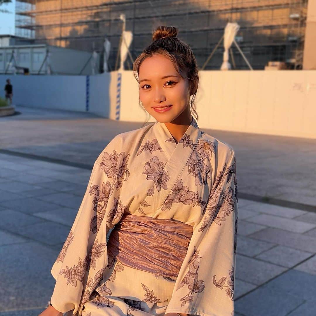MIRIのインスタグラム：「夏の終わり頃の浴衣も悪くないでしょ🎐」