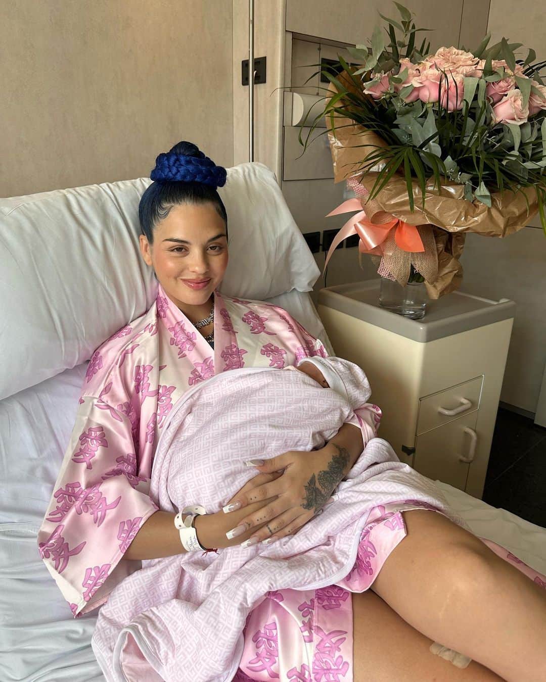 SITA ABELLANのインスタグラム：「el mejor regalo del mundo 💗」