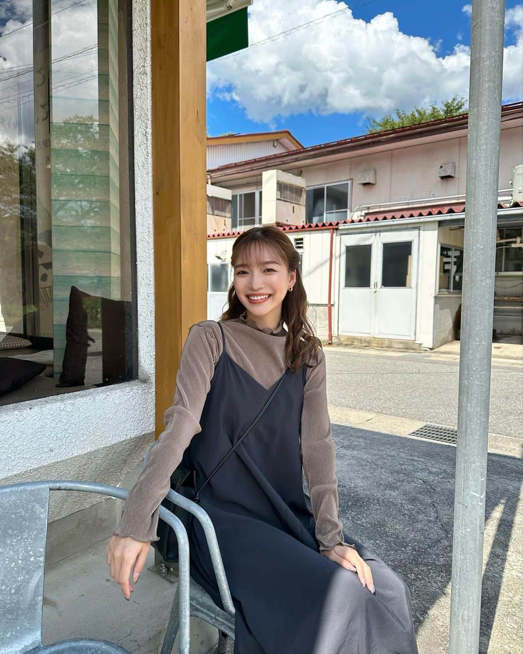 YUKIKOさんのインスタグラム写真 - (YUKIKOInstagram)「. 地元に帰ったら必ず行くアイス屋さん🍦 ミルク感濃厚で美味しいのー🫶🏻✨  この日のコーデは @classicalelf_official のトップス🐻 光沢感があって上品な感じ✨ 前後2wayで着れてレイヤードスタイルにぴったりだよ🫶🏻 これからの時期はニットの下に着ても可愛いなー🥰  モカのMサイズだよ🐻🤎  #クラシカルエルフ #classicalelf #エルフコーデ #タイアップ #zozo #zozotown #zozo購入品 #zozotown購入品 #メロウトップス #プリーツトップス #ハイネック #秋服 #秋コーデ」9月1日 20時40分 - 128yukinco
