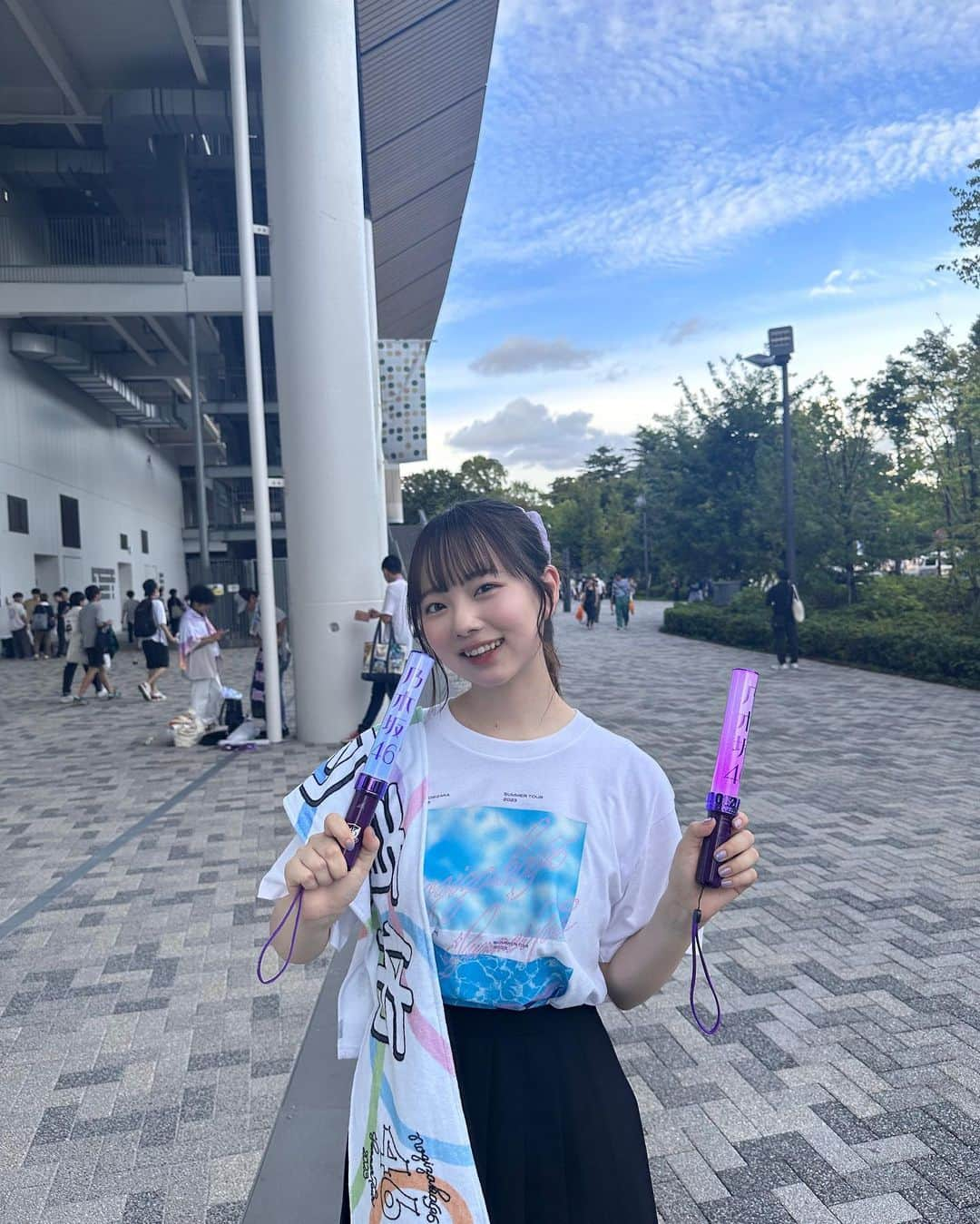 あんさんのインスタグラム写真 - (あんInstagram)「💜🩵  #乃木坂46 #真夏の全国ツアー2023   全力でコールしすぎて喉枯れたよーーたのしすぎた！  ずーっと推しとかは言わない方がいいのかなーって思ってたからなんとなく言わないでいたんだけど、 ライブ行ってきたよーって投稿したら思った以上にみんなから楽しい反応をもらえて嬉しかったです！！！！！🥹 だから2個目の投稿しちゃう！！！笑  てかこれがライブTシャツなのかわいすぎない？！？！  スカートは@kankoshopharajuku さんでレンタルしました！  #真夏の乃木坂天国 #真夏の全国ツアー2023神宮　 #乃木坂46 #神宮 #真夏の全国ツアー #乃木坂 #乃木坂ファン #乃木坂スカート #乃木坂ライブ #乃木坂コーデ  #制服 #jk #06 #ベイビーチャンネル #ootd #fashion #데일리 #셀카 #오오티디 #일본 #일본인 #여고생 #japanesegirl #고등학생 #여고생 #유니폼 #학교 #カンコーショップ原宿 #なんちゃって制服 #制服コーデ」9月1日 20時43分 - annpeach__