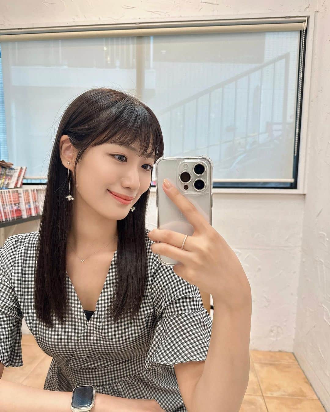藤田奈那さんのインスタグラム写真 - (藤田奈那Instagram)「＊ 今日から9月ですね🍡  まだ暑い日が続きそうだけど、秋楽しめたら良いな〜 美味しいもの沢山食べたいし、紅葉も観にいきたい🍁  体調に気をつけて過ごしましょうね☺️  先日、ヘアメンテナンスに行ってきました！ 髪も紫外線を浴びてお疲れ気味だったので しっかりケアしていただきました🫶🏻  落ち着いたカラーもお気に入り◎  💈 @accomplish_salon ✂️ @accomplish_shun   #RHas#RHasトリートメント #ヒト幹細胞 #ミネコラ #ミネコラトリートメント #ミネコラパーフェクト3 #プラチナミネコラ #ミネコラaccomplish #アコンプリッシュ #accomplish代官山 #accomplish #ヘアケア」9月1日 20時46分 - fujitanana_official