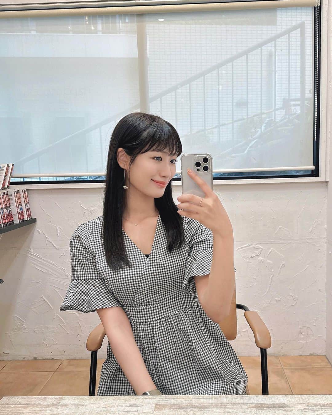 藤田奈那さんのインスタグラム写真 - (藤田奈那Instagram)「＊ 今日から9月ですね🍡  まだ暑い日が続きそうだけど、秋楽しめたら良いな〜 美味しいもの沢山食べたいし、紅葉も観にいきたい🍁  体調に気をつけて過ごしましょうね☺️  先日、ヘアメンテナンスに行ってきました！ 髪も紫外線を浴びてお疲れ気味だったので しっかりケアしていただきました🫶🏻  落ち着いたカラーもお気に入り◎  💈 @accomplish_salon ✂️ @accomplish_shun   #RHas#RHasトリートメント #ヒト幹細胞 #ミネコラ #ミネコラトリートメント #ミネコラパーフェクト3 #プラチナミネコラ #ミネコラaccomplish #アコンプリッシュ #accomplish代官山 #accomplish #ヘアケア」9月1日 20時46分 - fujitanana_official
