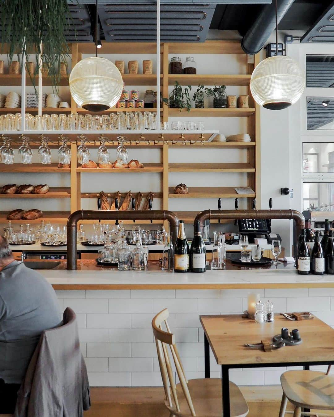 naho_7のインスタグラム：「. Restaurants log at @wilsbakerycafe with @muueur 🌿  #amsterdamrestaurant #amsterdamcafe #amsterdambar #onmytabletoday #カフェさんぽ #カフェイン中毒 #カフェ時間 #カフェ巡り #オランダレストラン #アムステルダムレストラン #オランダカフェ #アムステルダムカフェ #海外カフェ」