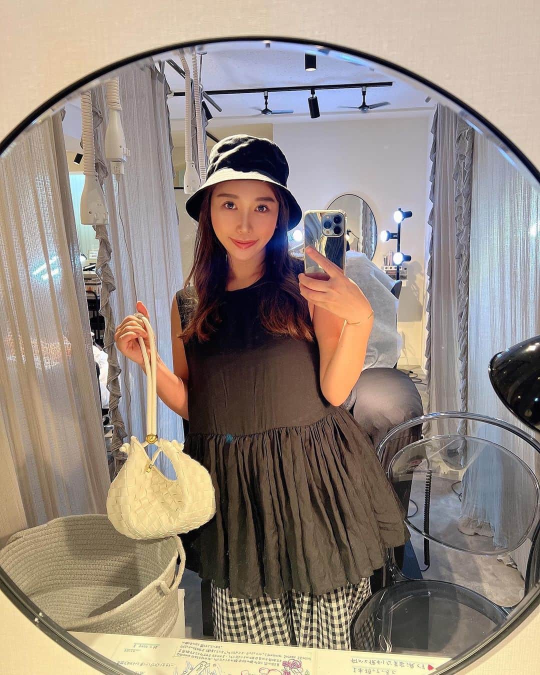 Shop-owner and Buyer.Nailstさんのインスタグラム写真 - (Shop-owner and Buyer.NailstInstagram)「スライドすると動画も❤️ ⁡ ⁡ 只今、絶賛ファスティング中です😎❤️ お腹すいてます😎でも一食は野菜中心なら 食べて良いとのことなので食べてるから だいぶ満足感ある😍💕 ⁡ あと、最近ハマってるのが… アリサンの有機ポップコーン見つけて🍿 しゆうくんおやつにも❤️👦🏻(無塩 そしてこれにホッティーの塩をかけて 私のおやつにも🍭❤️ 今度ファスティング終わったら キャラメルポップコーン自分で作りたい😍❤️ 映画館ぐらいの甘すぎない キャラメルポップコーンが好きなんよね🥹❤️ その感じにしたい！❤️ (一番最後に画像ある) ⁡ ⁡ あと、 もうずっと何年も通ってる マツエクサロンにも行ってきたー💕 @lieu_plie  妊婦さんの時もお仕事のことでオーナーのみくさんが 色々相談のってくれたりして😢💕 優しすぎたほんと…❤️ずっと忘れません😭💕 ⁡ ネイルもここに通ってたんだけど 担当のななさんが今休職中で悲しい、、😭💕 ⁡ マツエクは @lieu_plie.sk ちゃんに担当してもらってるよ🥰 早いしうまい！💕 ⁡ @lieu_plie_miku さんから 出産祝いで頂いた 話題のLALAの"遠赤外線"着圧ソックス🥹❤️ めっちゃ欲しかったから 嬉しすぎたーー😭💕 ⁡ ちなみに、みくさんのサロン @ でも販売してるよー😍💕 ⁡ 気になる方は気軽に電話してみてね❤️ 他にもボディ用とかめっちゃ種類あるの#で 色々相談のってくれるよー😍 #⁡ これ着てるだけなのにどんどん痩せてくみくさんを 見てたからめっちゃ気になってたんよ🥹✨ いや、まぢで痩せてくからみんなで びっくりしてた😍💕 ⁡ 一見すると、普通の黒のハイソックスなんやけど 履いてみると、これが本当にすごい！🥹✨ ⁡ ⁡ 520デニールのハイサポート糸で 足首からふくらはぎにかけての段階着圧設計によって 足元をキュッと引き締めしっかりサポートしてくれる😍 ⁡ 履き口や、つま先はくいこみにくく窮屈感を 和らげる作りになっているから 履いててもめっちゃええ感じ！！😍 ⁡ 🔸そして何よりすごいのは✨ 光電子の特長である遠赤外線によって 保温する働きがあるねん！😍❤️ それが痩せやすくなるポイント！！✨ 良いお値段するだけあって ええものやわ😎❤️ ⁡ あっちなみにこれの光電子っていうのは… 体温域で効率よく遠赤外線をふく射する 繊維繊維に純度の高い遠赤外線セラミックスと さらに特殊なファインセラミックスを 練り込んだもので、体温を吸収して、 遠赤外線をふく射し保温する働きがあるんやって😍✨ ⁡ パソコン作業やったり 家事も常に立ってるから 足めっちゃ浮腫むんやけど これ履いてたらめっちゃ楽🥹❤️❤️ 見た目もシンプルやからいい！❤️ ⁡ って勝手なおすすめ！😂❤️笑 案件とかじゃないです🥰笑 ⁡ 良いものはどんどん発信したいなーって 最近より強く思ってる🥰❤️  ＝＝＝＝＝＝＝＝＝＝＝＝＝＝＝ #男の子ママ #男の子ベビー #男の子ママと繋がりたい #男の子ママコーデ #おとこのこママ #バケハコーデ #バケットハット  #バケットハットコーデ #ブラックコーデ #大阪マツエクサロン #大阪マツエク #マツエクサロン #有機 #健康オタク #健康オタクと繋がりたい」9月1日 20時47分 - chiho_mirror.me
