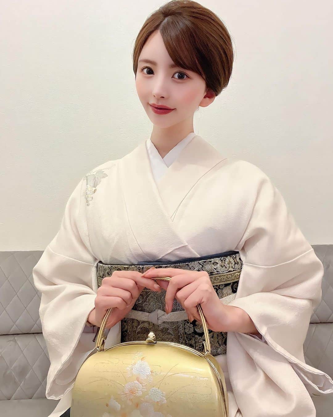 愛川みれいさんのインスタグラム写真 - (愛川みれいInstagram)「先日のイベントでのお着物👘❤️  👘 @minenagoya  💇‍♀️ @yuka.s0717   ママっぽく仕上げて頂き感謝です💋  #ヘアメ#ヘアメイク#お着物#和装 #ママ#イベント#感謝#愛川みれい」9月1日 20時48分 - mirei.aikawa