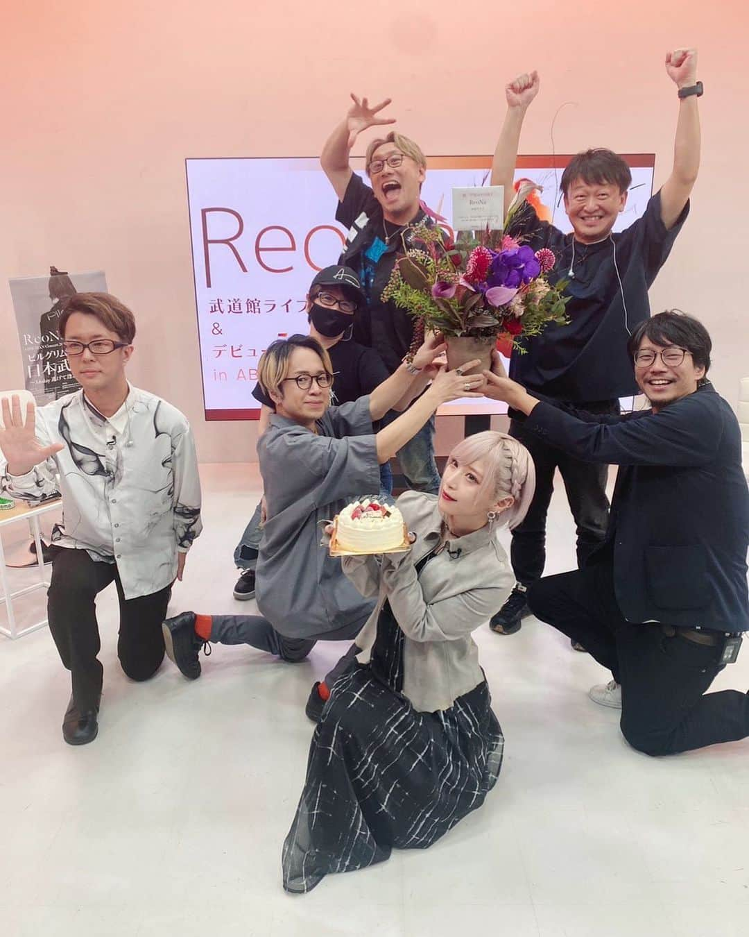 荒幡亮平さんのインスタグラム写真 - (荒幡亮平Instagram)「2023.8.29 『#ReoNa 武道館ライブBlu-ray発売＆デビュー５周年記念特番 in ABEMA』  デビュー5周年の記念すべき日に”ReoNa有識者”として出演しました。  MCの青木佑磨さんをはじめ、 加東岳史さん（SPICE アニメ/ゲーム編集長） 二見鷹介さん（SAOゲーム総合プロデューサー） 馬嶋 亮さん（リスアニ！編集長） 斎藤Pさん（アニサマ統括プロデューサー）  …の皆さまと共におしゃべり。眼鏡率高め。 メモリアルな日にとても楽しい時間でした！  これからもReoNaの歩みを後押ししていけるようにこちらも頑張ります。  #ReoNa5th #そうだコンタクトにしよう」9月1日 20時50分 - ryoheiarahata