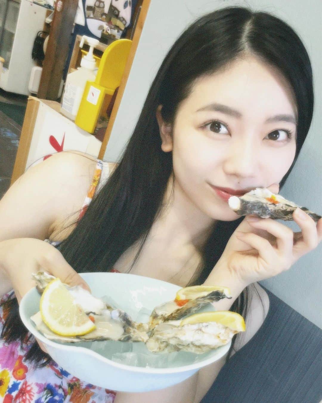 平岡映美さんのインスタグラム写真 - (平岡映美Instagram)「生牡蠣を食べたくて ちょこっと🦪🤍」9月1日 20時50分 - eimi_hiraoka_official