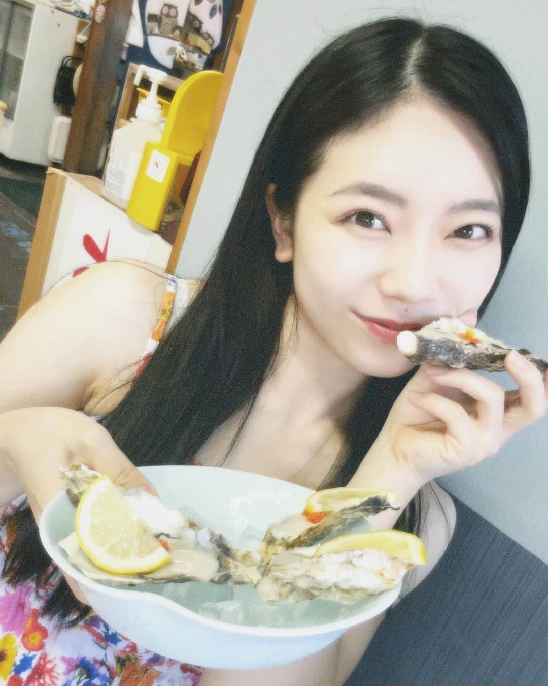 平岡映美さんのインスタグラム写真 - (平岡映美Instagram)「生牡蠣を食べたくて ちょこっと🦪🤍」9月1日 20時50分 - eimi_hiraoka_official