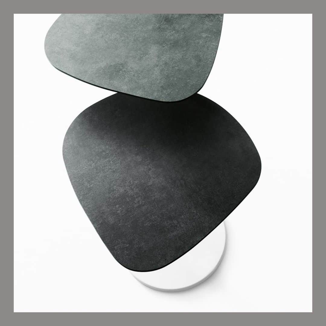 Cassina ixc. (カッシーナ・イクスシー) のインスタグラム：「＜MIXIT（ミクシット）＞は、天板からポール、ベースまで一色でペイントされたシンプルなデザイン。天板部分が歪んだ円形で、向きを変えることにより様々なシーンに合わせた使い方が可能です。 . #cassinaixc #desalto #design #interior #lifestyle #カッシーナイクスシー #インテリア #インテリアコーディネート #インテリアショップ #家具 #家具コーディネート #デザイン #ライフスタイル」