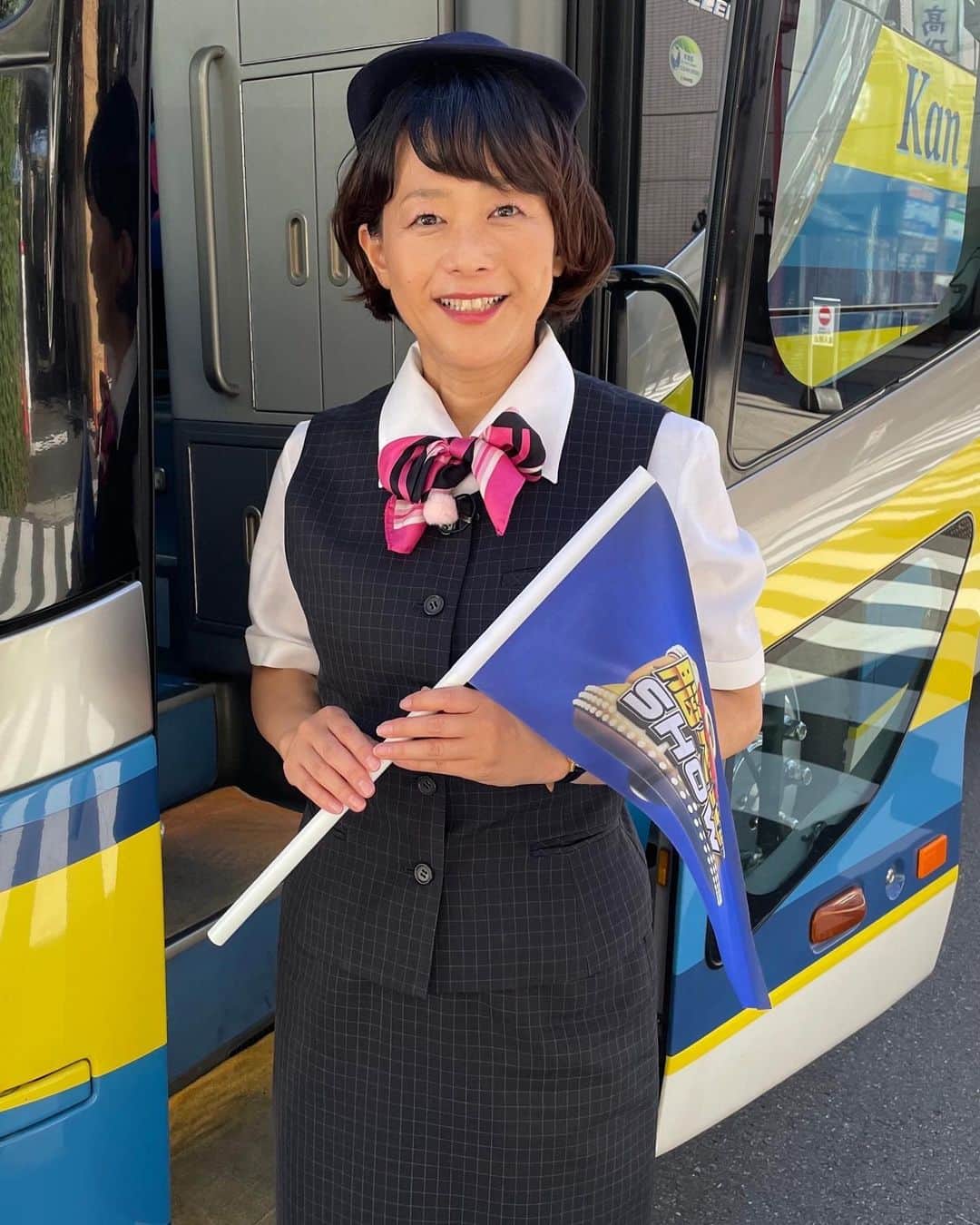フジテレビアナウンサーのインスタグラム：「川野良子です。 明日、９月２日（土）１８時～１９時５５分はBSフジにて 『脳ベルバスツアー』！！   『クイズ！脳ベルＳＨＯＷ』特別編として、 番組初！スタジオを飛び出し、東京下町を巡りながらクイズで対戦します。   ゲストは 狂言プロデューサーの和泉節子さん  演歌歌手の瀬川瑛子さん 元チェッカーズの鶴久政治さん 俳優の堀田眞三さんの４人。   「脳ベル」おなじみメンバーですよ！   今回は、浅草・両国・門前仲町と、下町巡りをしました。 ゆるめのトークと、タメになるクイズで 週末お過ごしくださいね。」