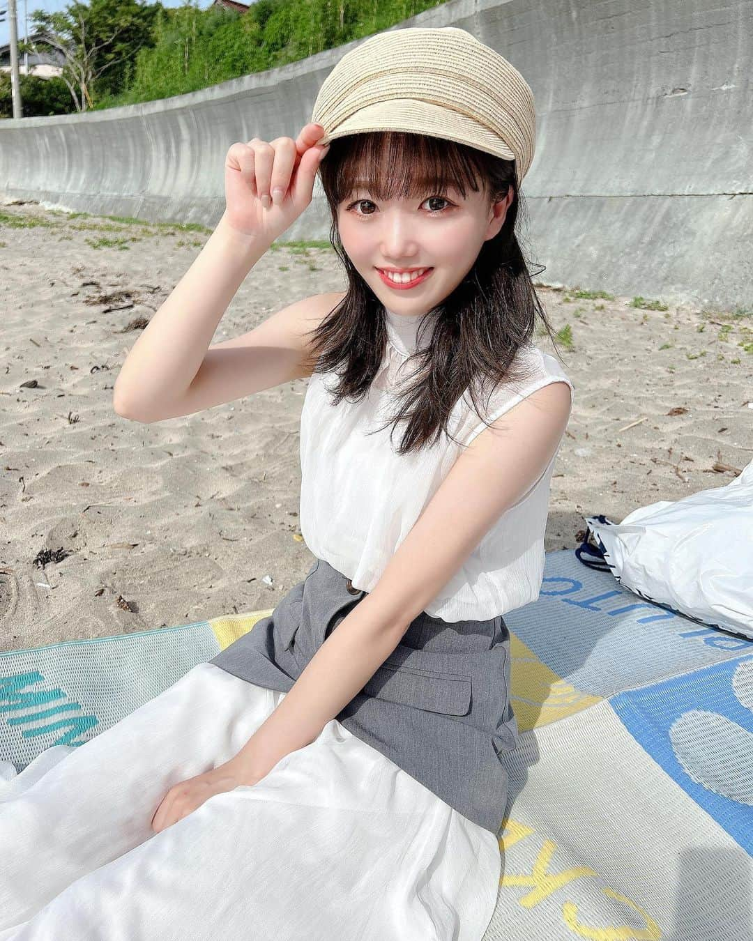 小日向夏実さんのインスタグラム写真 - (小日向夏実Instagram)「🏖️🐚  一気に日焼けした気がする🥺 ふーさんも泳いでた笑  #海 #夏 #夏コーデ #夏休み #勝浦 #守谷 #ワンピースコーデ #低身長コーデ #夏服 #japantravel #japanesegirl #followｍe #いいね歓迎 #ootd」9月1日 20時57分 - _butamenchan_