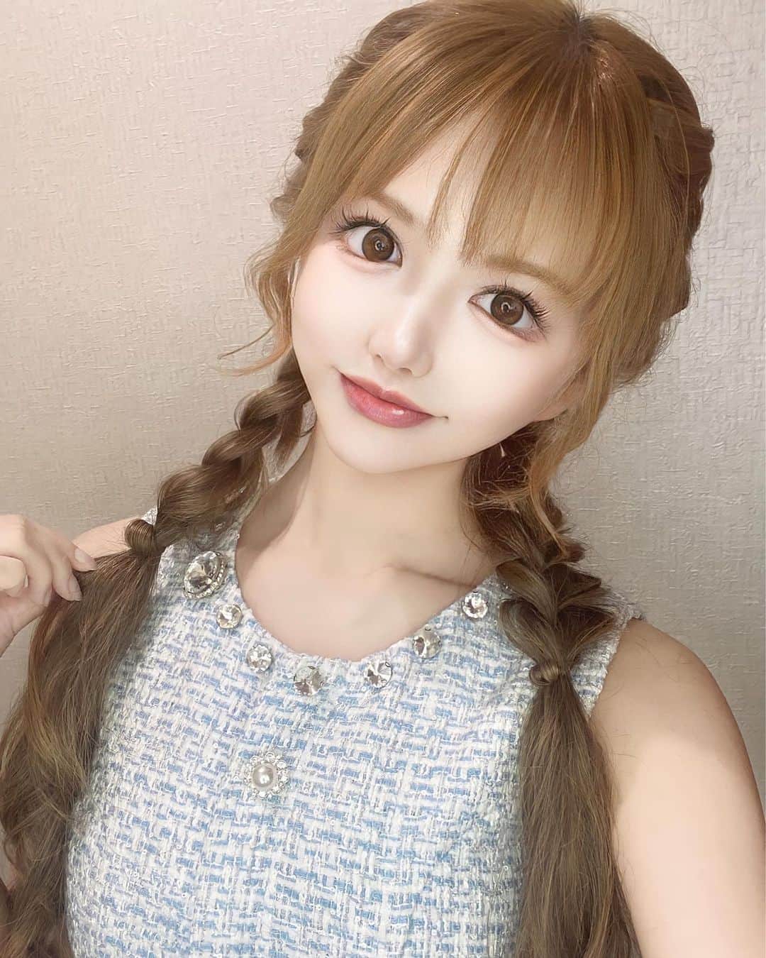 みやびのインスタグラム：「ロング見納め🥹🥹 ⁡ 長すぎて大変だったけどヘアアレンジ楽しいし、 私の好きな系統のお洋服着れるから楽しかったなぁ🥹💦 ⁡ しばしのお別れです……🙏🏻✨ ⁡ ⁡ ⁡ ショートヘアカムバック✌🏻 ⁡ ⁡ ⁡ ⁡ ⁡ ⁡ ⁡ ⁡ ⁡ ⁡ ⁡ ⁡ #バルセロナグループ #Fillia #フィリア #札幌 #すすきの #ススキノ #キャバクラ #キャバ嬢 #キャバクラ嬢 #ニュークラブ #ニュークラ #ニュークラ嬢 #キャバ #ラウンジ #ガールズバー #すすきのキャバクラ #すすきのキャバ嬢 #すすきのグルメ #札幌旅行 #北海道旅行 #美人 #美女 #可愛い #可愛い女の子 #銀座 #六本木 #北新地 #錦 #中州 #いいね返し」