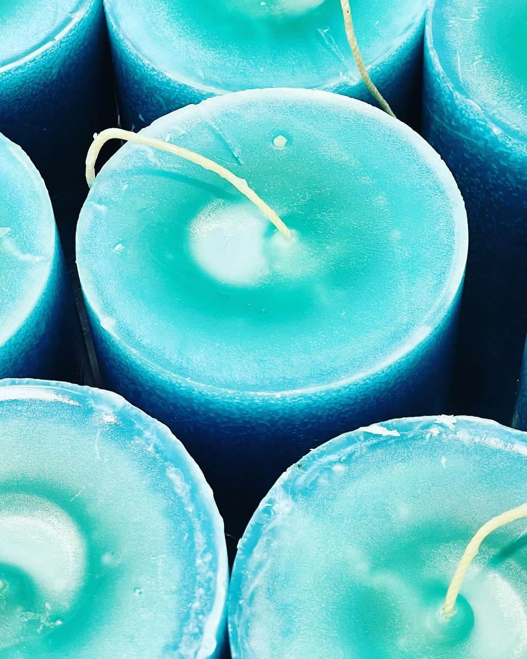 CANDLE JUNEさんのインスタグラム写真 - (CANDLE JUNEInstagram)「9/11の月命日のためのキャンドル製作しました。WEBDNACSで販売します。 双葉町の復興住宅で住民の皆さんと月命日はすごします。 先週入った双葉の海の色です。  #candle11th #lovefornippon #月命日 #candles #キャンドルナイト #eldnacs #双葉町」9月1日 21時08分 - candle_june