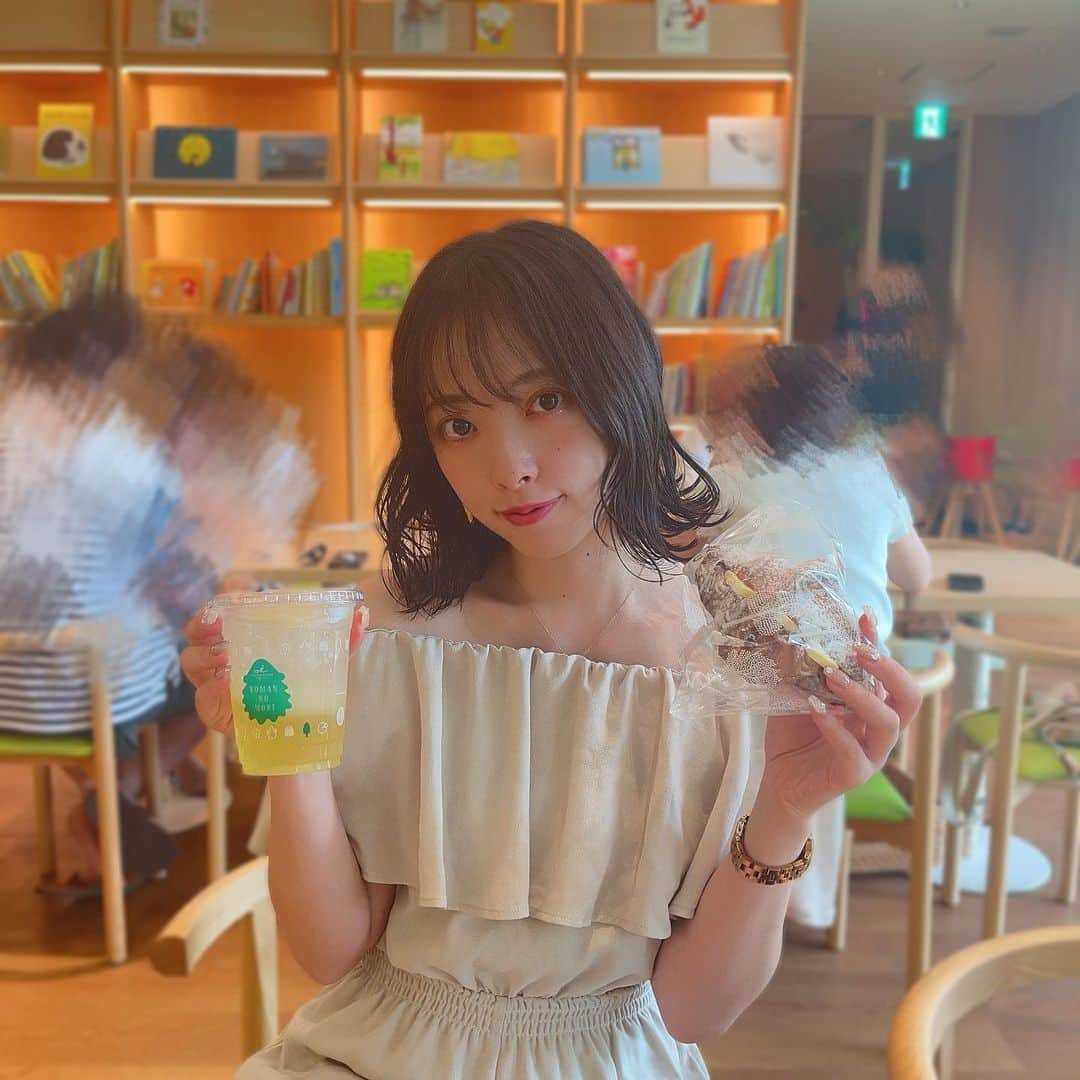 横川夢衣のインスタグラム：「🍵  #マールブランシュ の #茶の菓 だいすき:)))  初めてカフェに行ってきた☺︎  .」