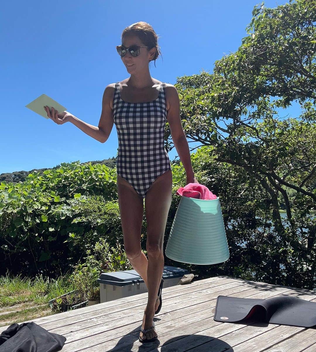 HARUKO（真木明子）のインスタグラム：「こんなに焼くつもりじゃなかったのに😱 今年のジリジリ感は例年と違う😅 やっぱりなんか焼けてる😭  今日は久しぶりにフリーサーフィンしたが 気持ちが前のめりすぎて 全部板から落ちる。 股関節。股関節。w  👙 @mikomori_official @cozcozrin」