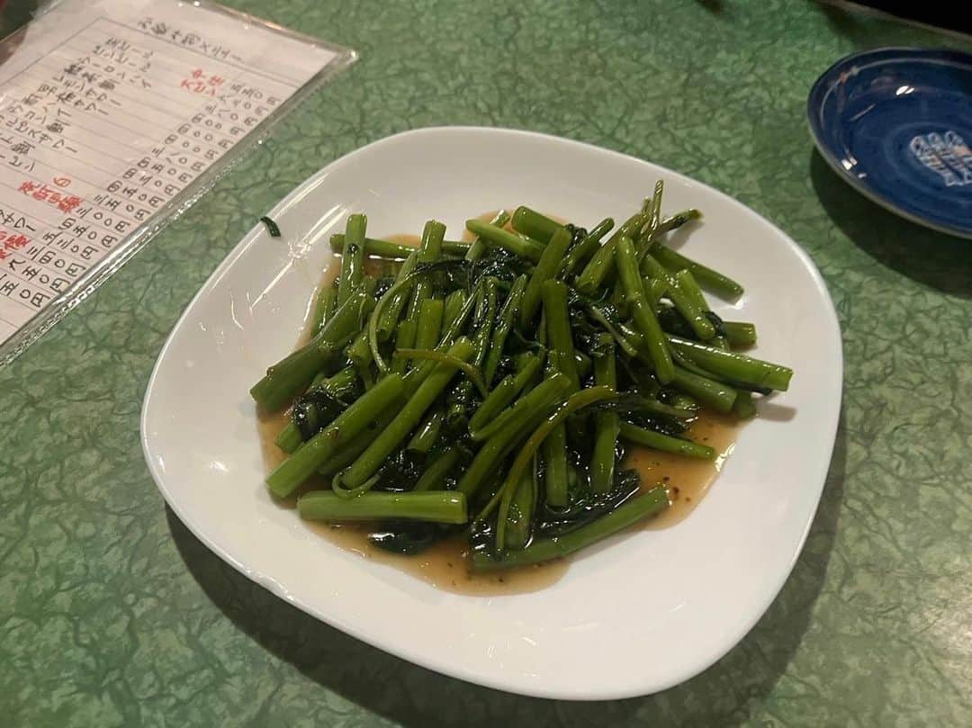 葵うたののインスタグラム：「空芯菜という名前にふさわしいほど空芯だった空芯菜！ タネつきピーマン。 濃厚抹茶。 幸せ。」