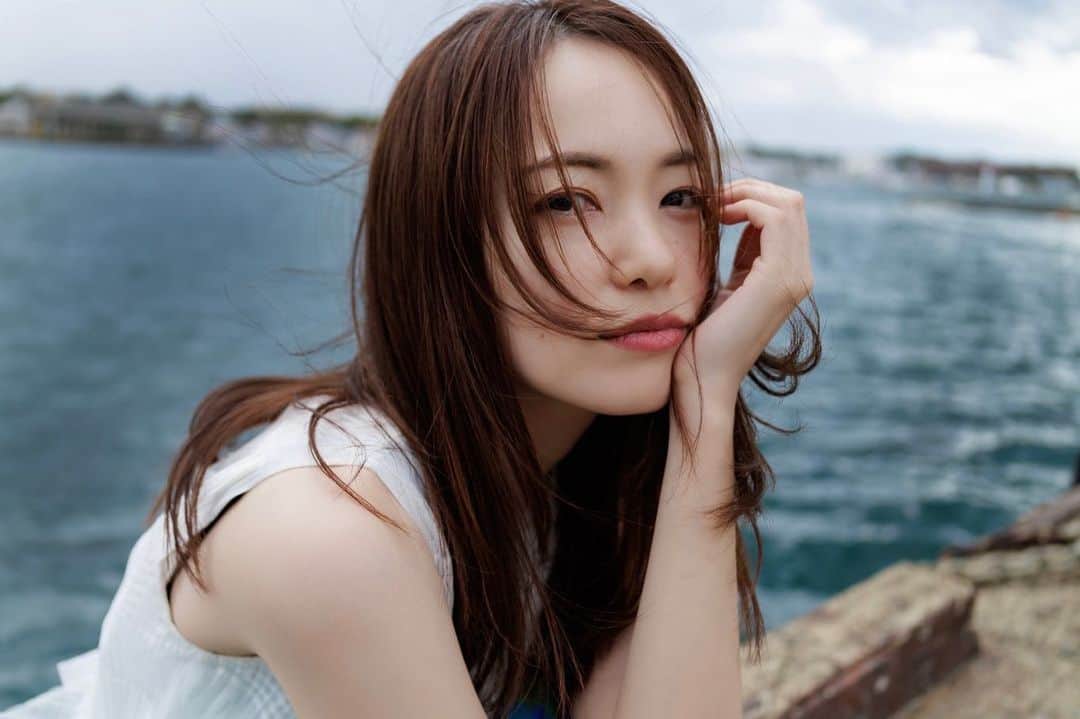 小林美季のインスタグラム：「🌊 雑誌デジタルマガジンと WEB版に登場しております  残暑厳しいですが 9月もよろしくです♡*」