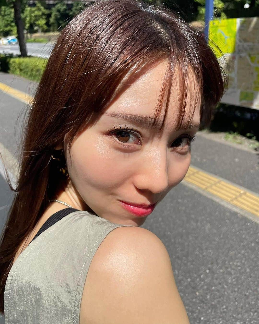 池端レイナさんのインスタグラム写真 - (池端レイナInstagram)「3時間睡眠で大変寝不足だったのに、酷いのは目のクマだけで肌トラブルはなく🫣 @crescentbeauty_tamaplaza でたっぷり美容液導入したお陰…😭 忙しいママも定期的なメンテナンスは大切ですね😭💓  昨晚很忙睡了只有3小時⋯當然黑眼圈有點厲害，但是肌膚的狀況沒變🥺 昨天在店裡保養肌膚的關係喔😭💓 每天很忙很累的媽咪們，一起加油保養自己吧😭！！！  #momofboys #momoftwoboys #momlife #美容 #男の子ママ #兄弟ママ #ママの美容 #エステサロン #美肌ケア #做臉」9月1日 21時34分 - leinaikehata