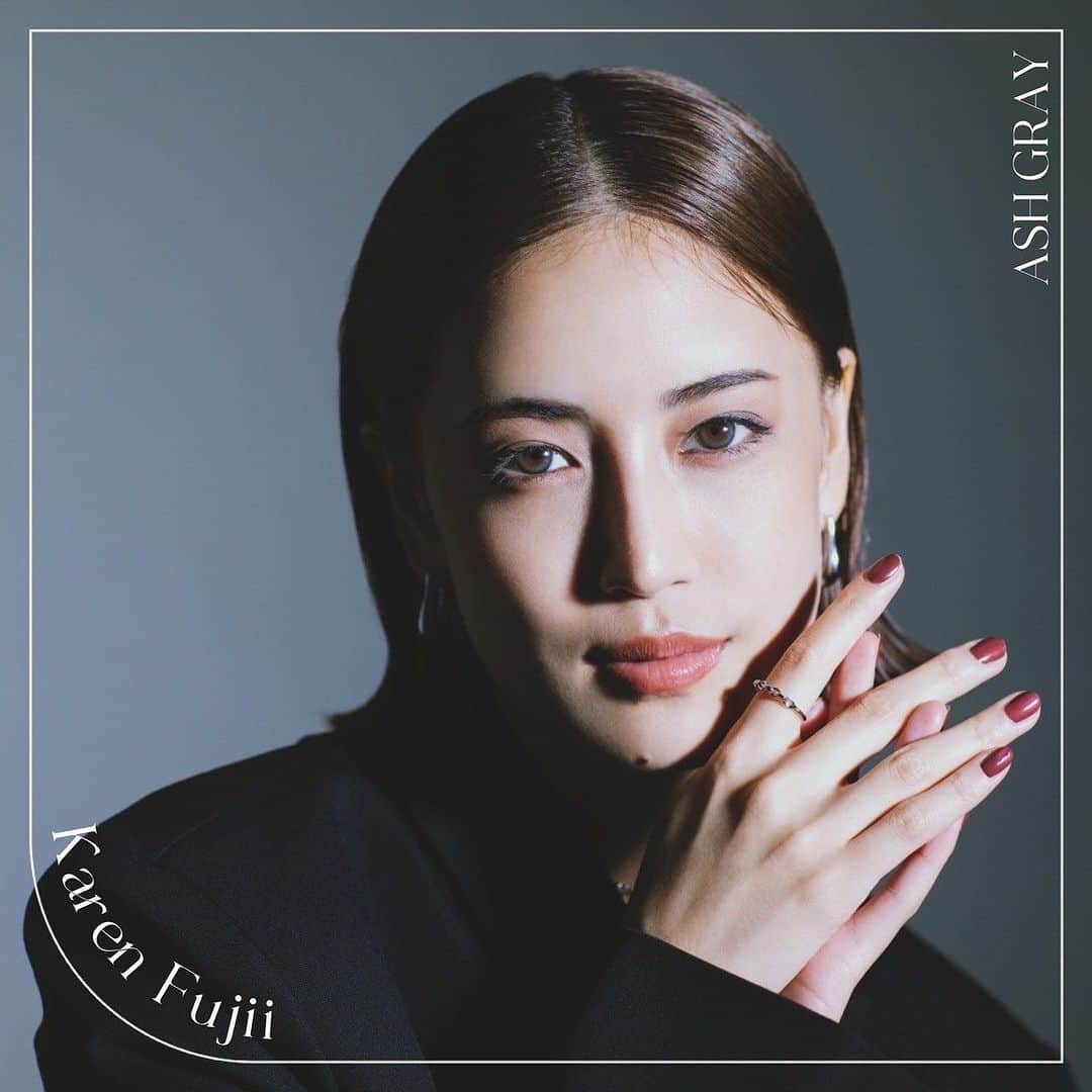 藤井夏恋のインスタグラム：「"ANGEL EYES  BY KAREN" New Visual🖤  #angeleyes #ashgray」