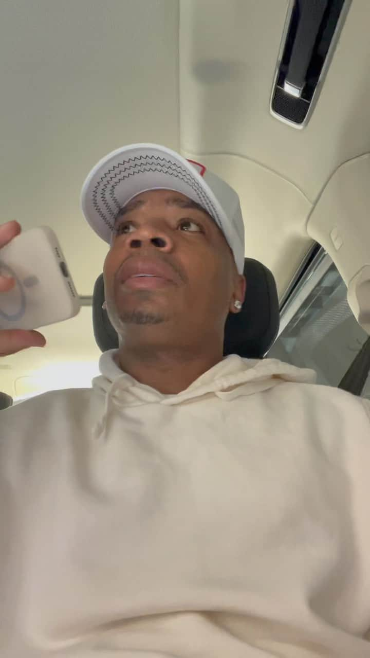 プライズのインスタグラム：「🤣🤣🤣🤣🤣 Spectrum Y’all Have Officially Been CANCELED!!!!! Don’t Come MTFing Playin With Me Especially Not During No Football Season!!!! 😤 #Plies #Spectrum #IGotMotion」