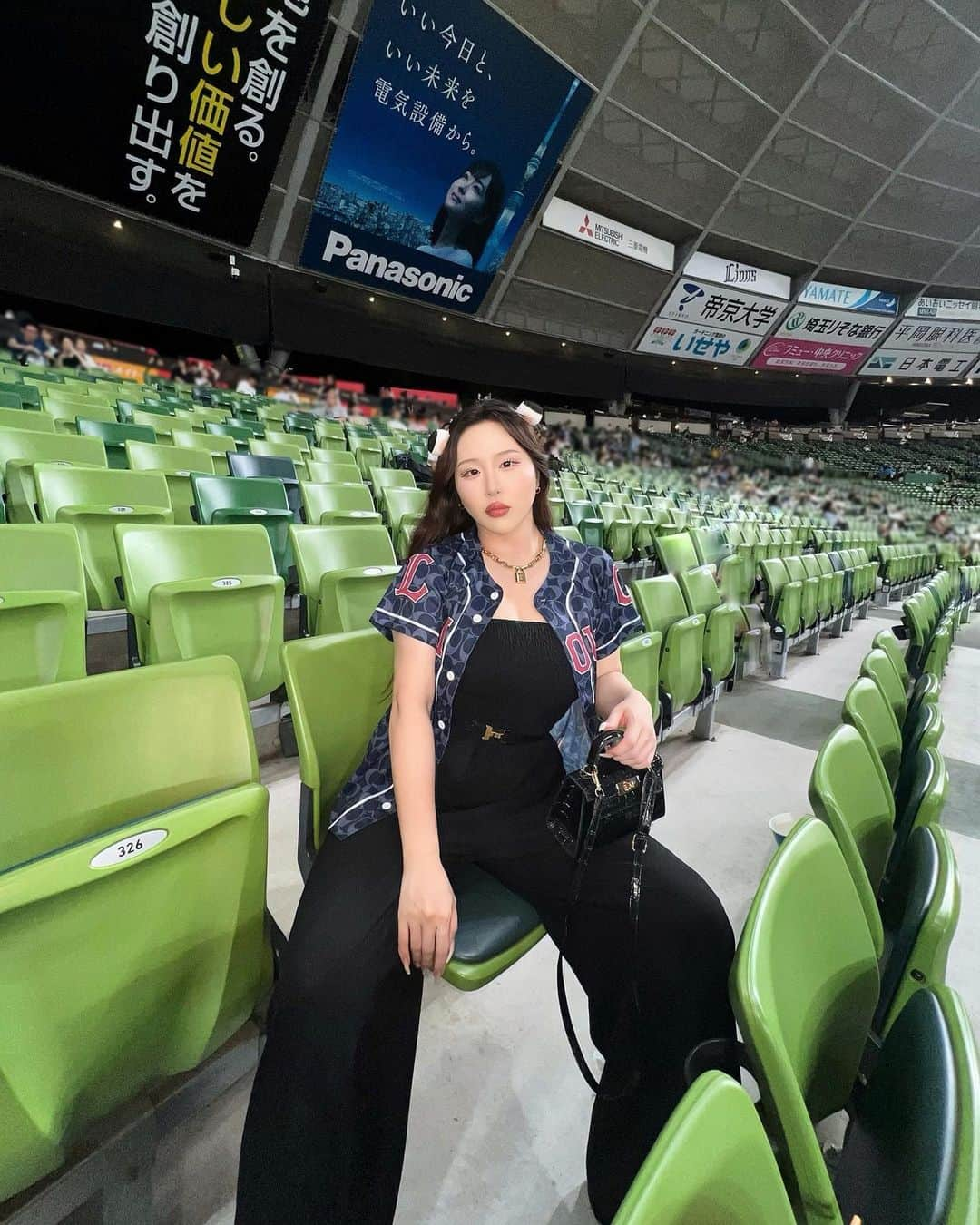 神宮 若奈さんのインスタグラム写真 - (神宮 若奈Instagram)「🦁⚾️💙 　　 #seibulions #lions #leo #lina #npb  #どこでも自分が主役だと思ってる系アラサー w #埼玉西武ライオンズ #西武ライオンズ」9月1日 21時47分 - jinguwakana