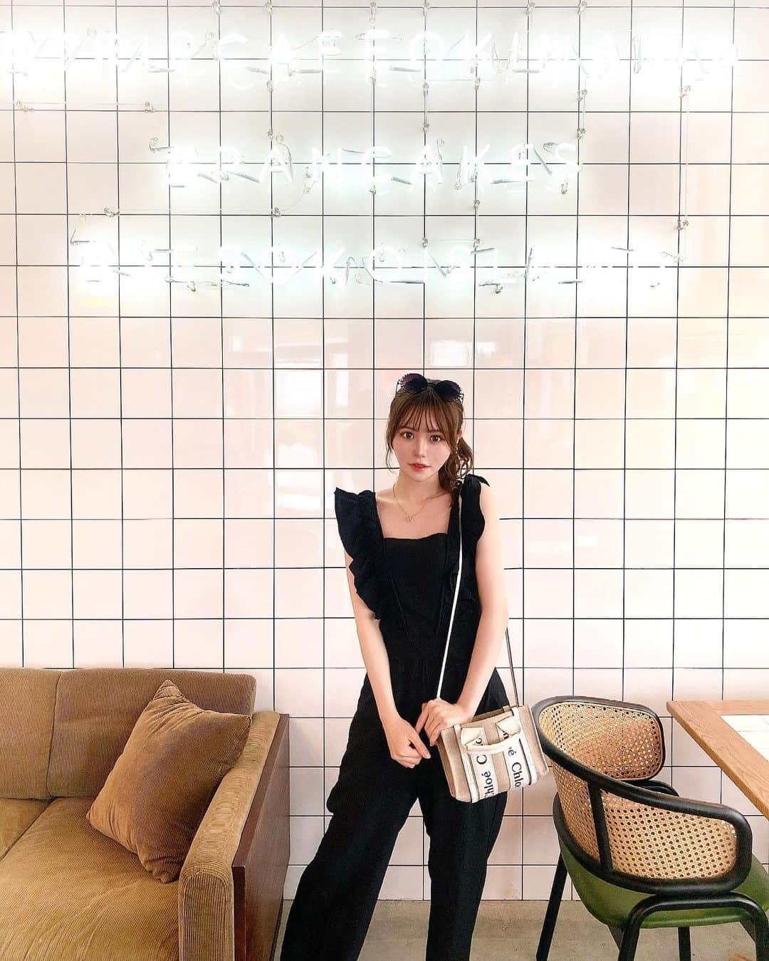 込山榛香のインスタグラム：「この日の洋服は set up→ #GRL bag→ #Chloe necklace→ #Dior ⁡ ⁡ オールインワン楽チンでお気に入り♡ ⁡ ⁡ ⁡ #沖縄 #海 #沖縄旅行 #ビーチ #こみ服」