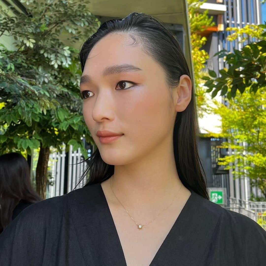 Kyokoのインスタグラム：「メイクするのがワクワク楽しいお顔✨✨✨✨✨✨ @saki_nakashima 目尻下にブルーを仕込んでる🫐」