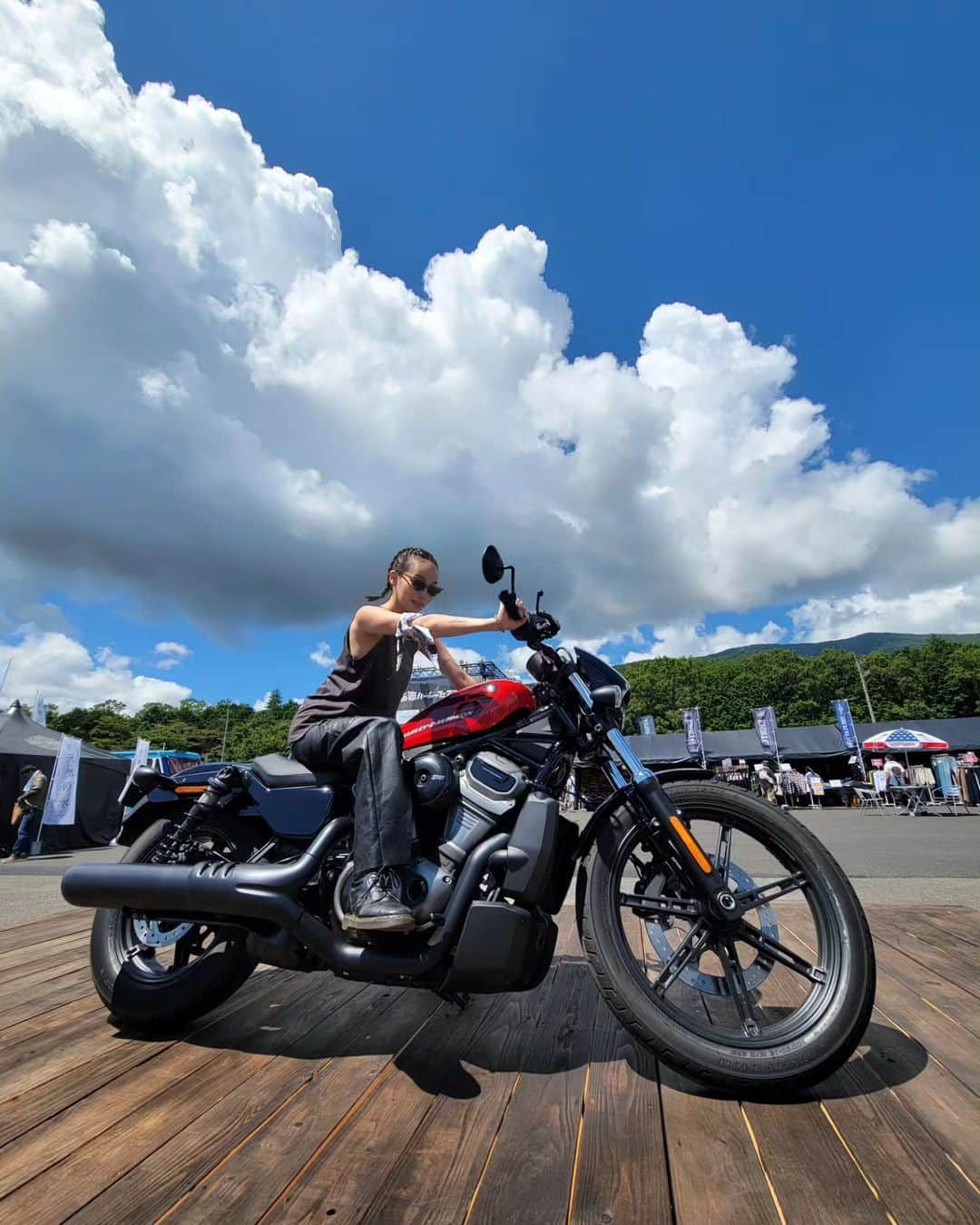 yakoさんのインスタグラム写真 - (yakoInstagram)「#blueskyheaven 🌞 個性たっぷりの色んなバイクに乗って新しい体験もたくさんして太陽たくさん浴びて最高のブルスカデビュー戦 Thanks all♥️ @glo.japan × @harleydavidsonjapan #グロー #glonexstage #BlueSkyHeaven_glo #glohyperairworld  #BlueSkyHeaven #ブルスカ」9月1日 21時50分 - yaco_tsukiyomi