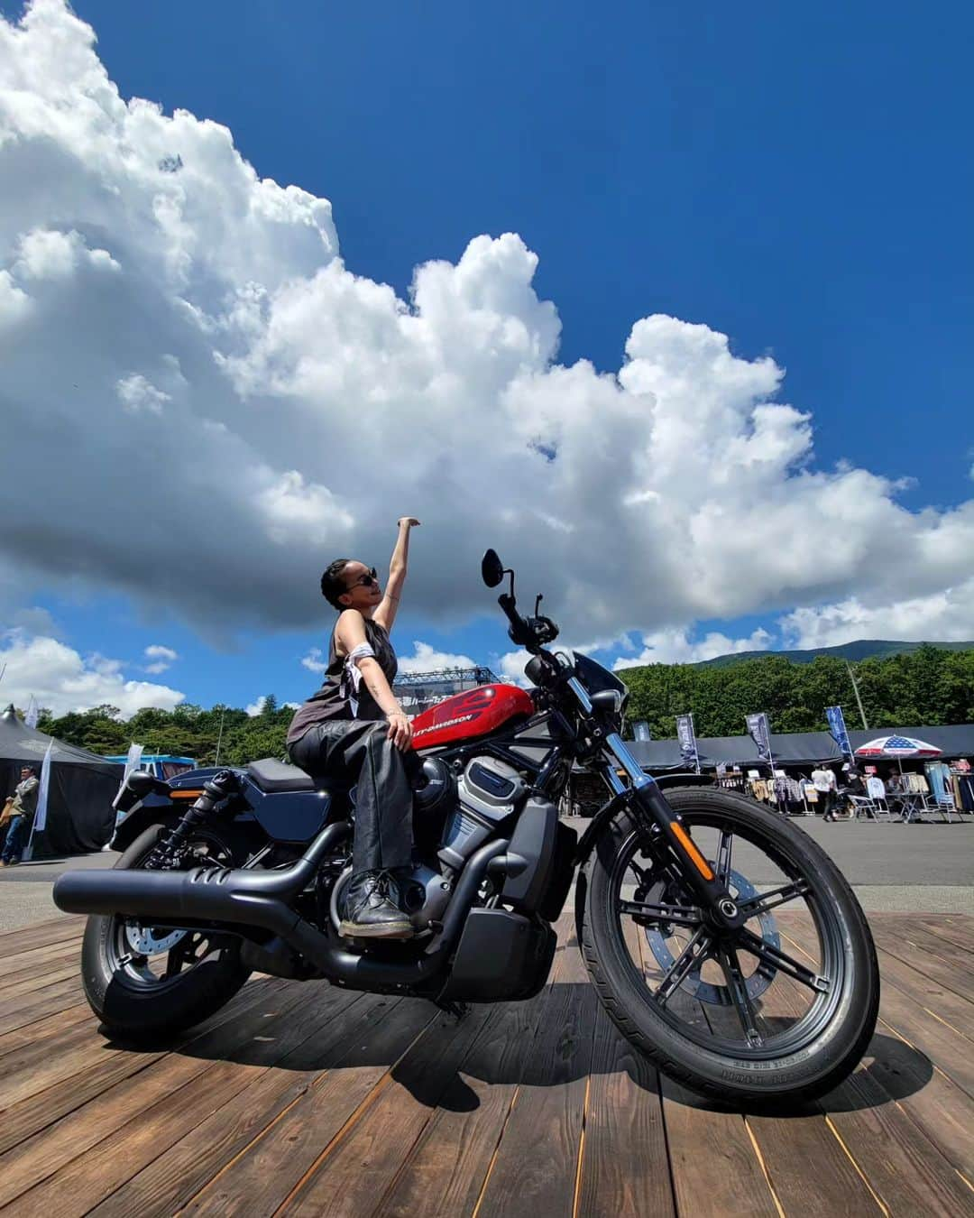 yakoさんのインスタグラム写真 - (yakoInstagram)「#blueskyheaven 🌞 個性たっぷりの色んなバイクに乗って新しい体験もたくさんして太陽たくさん浴びて最高のブルスカデビュー戦 Thanks all♥️ @glo.japan × @harleydavidsonjapan #グロー #glonexstage #BlueSkyHeaven_glo #glohyperairworld  #BlueSkyHeaven #ブルスカ」9月1日 21時50分 - yaco_tsukiyomi